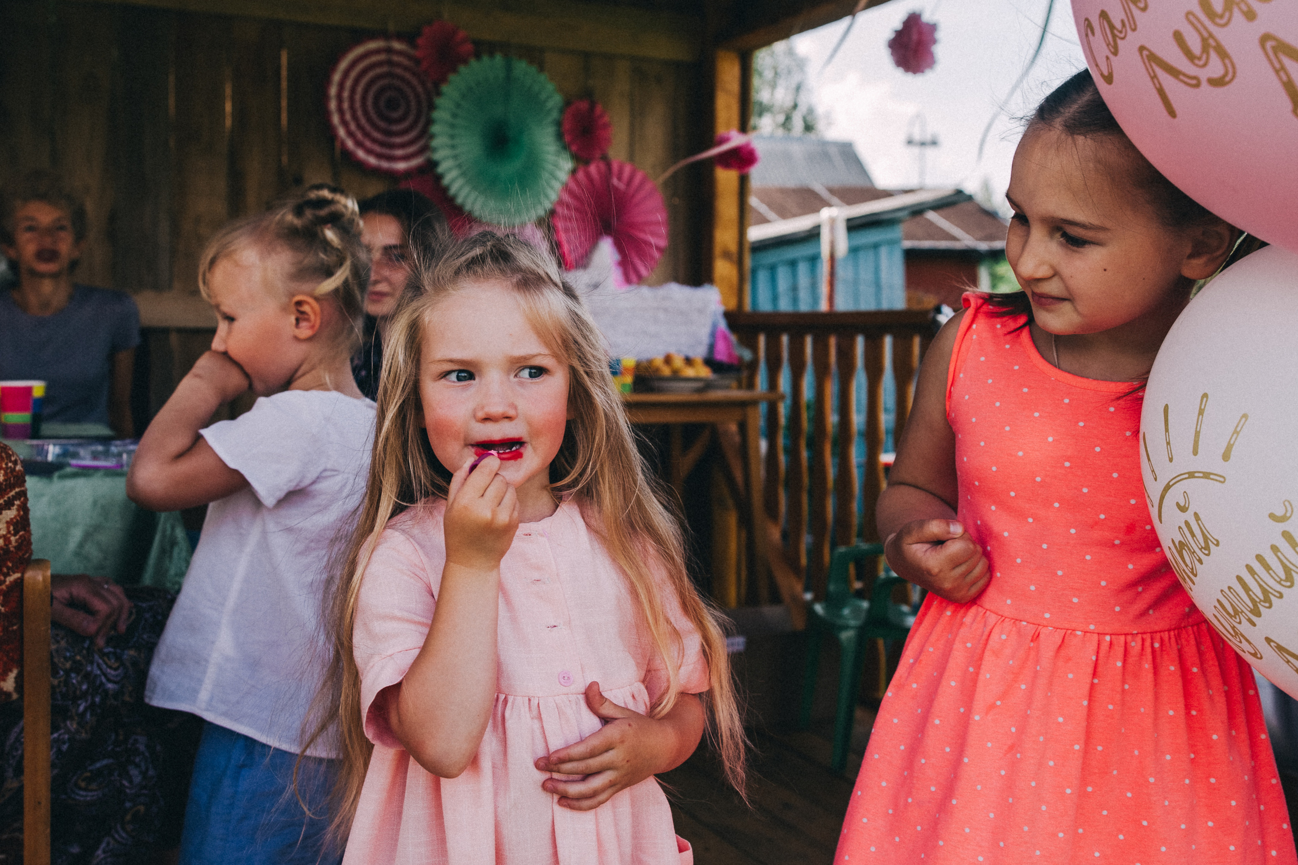 Ульяше 5 лет. Дачный деньрожденский день. Семейный фотограф, фотограф родов, репортажей фотограф в Санкт-Петербу