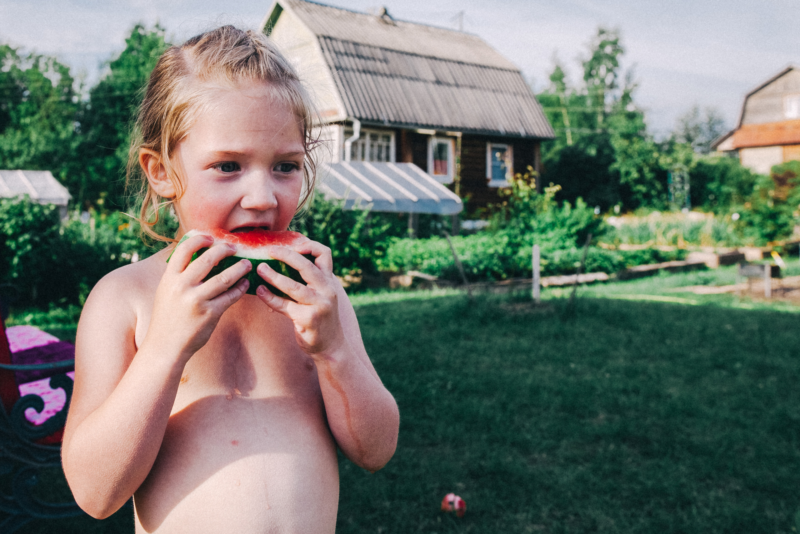 Ульяше 5 лет. Дачный деньрожденский день. Семейный фотограф, фотограф родов, репортажей фотограф в Санкт-Петербу