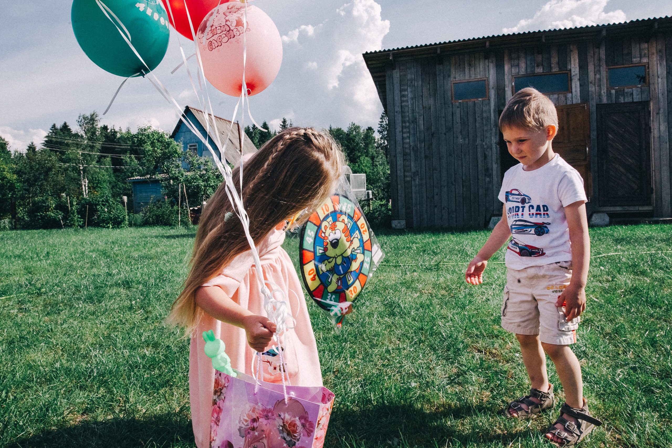 Ульяше 5 лет. Дачный деньрожденский день. Семейный фотограф, фотограф родов, репортажей фотограф в Санкт-Петербу