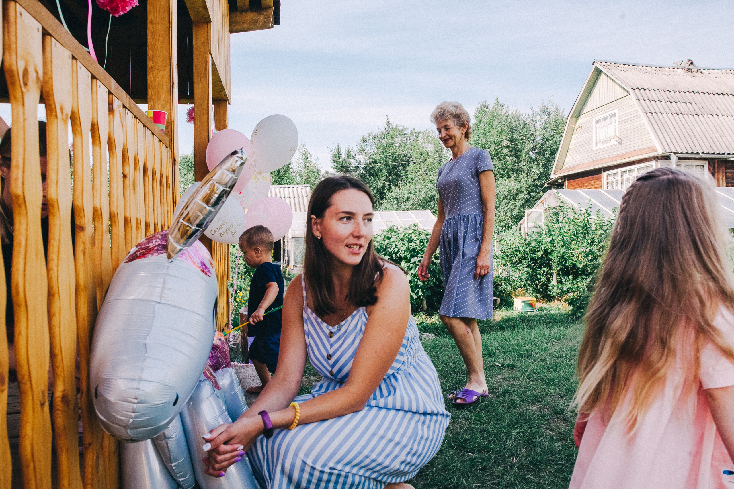 Ульяше 5 лет. Дачный деньрожденский день. Семейный фотограф, фотограф родов, репортажей фотограф в Санкт-Петербу