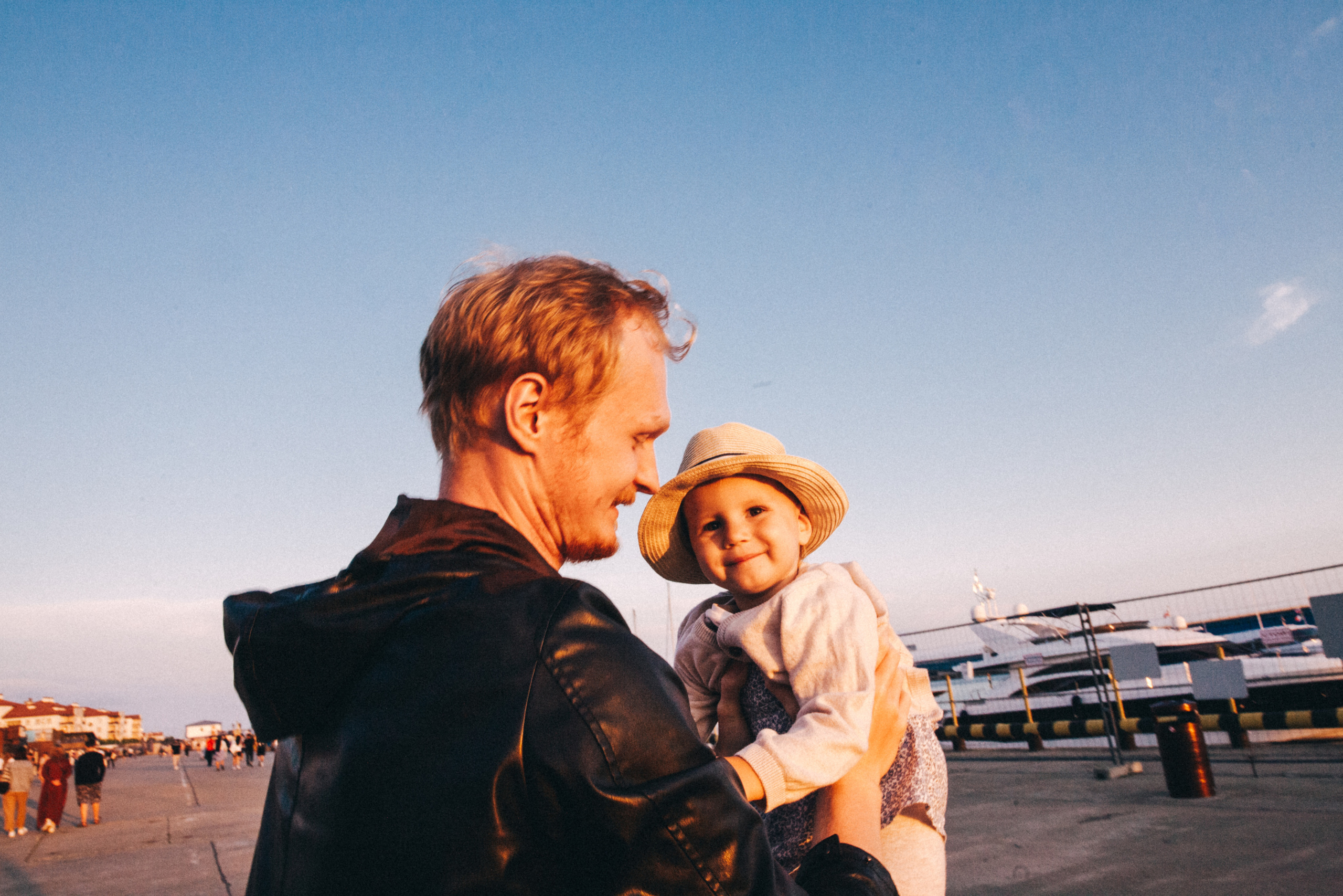 Вася, Маша, Соня. Отпуск в Адлере. Семейный фотограф, фотограф родов, репортажей фотограф в Санкт-Петербу