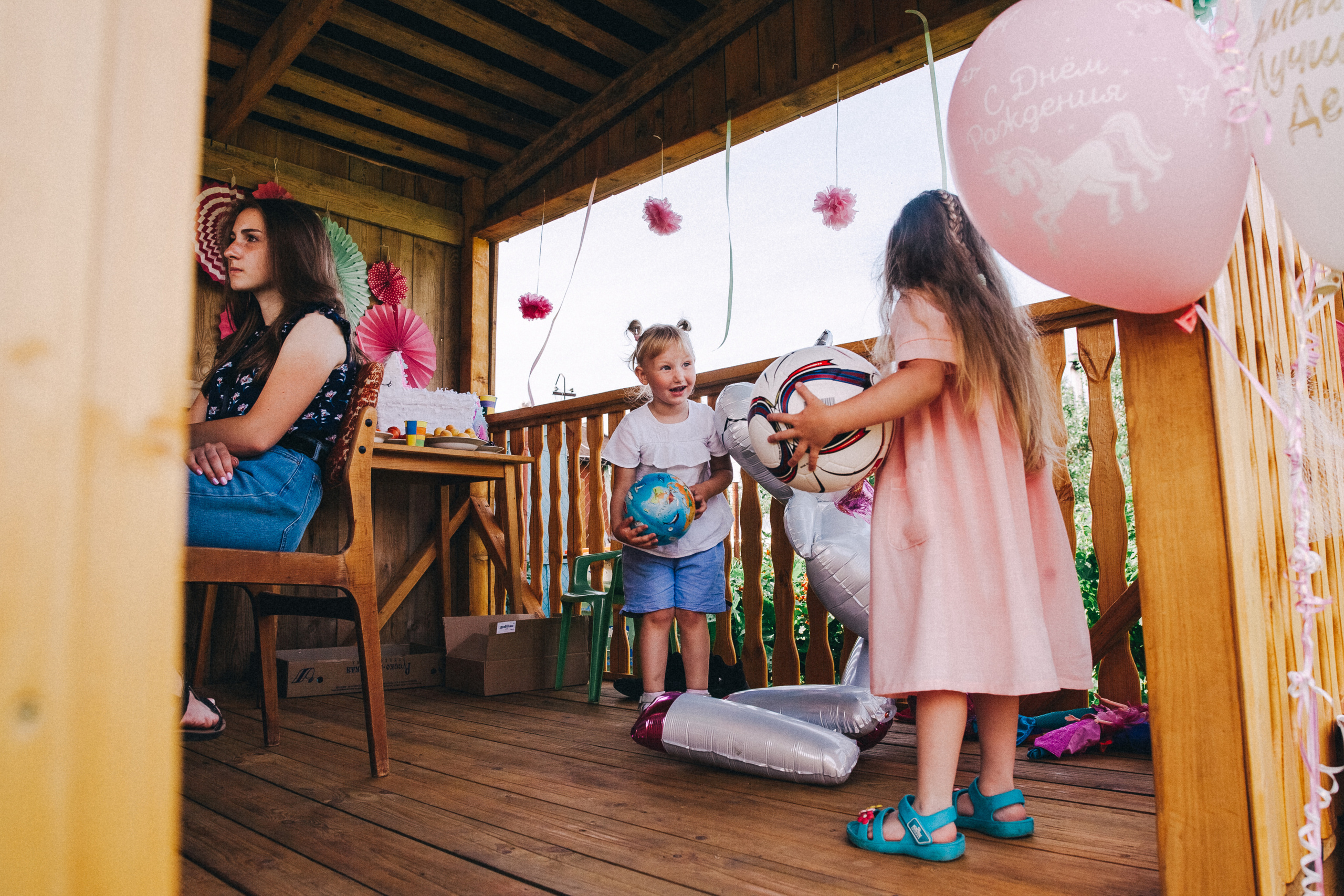 Ульяше 5 лет. Дачный деньрожденский день. Семейный фотограф, фотограф родов, репортажей фотограф в Санкт-Петербу