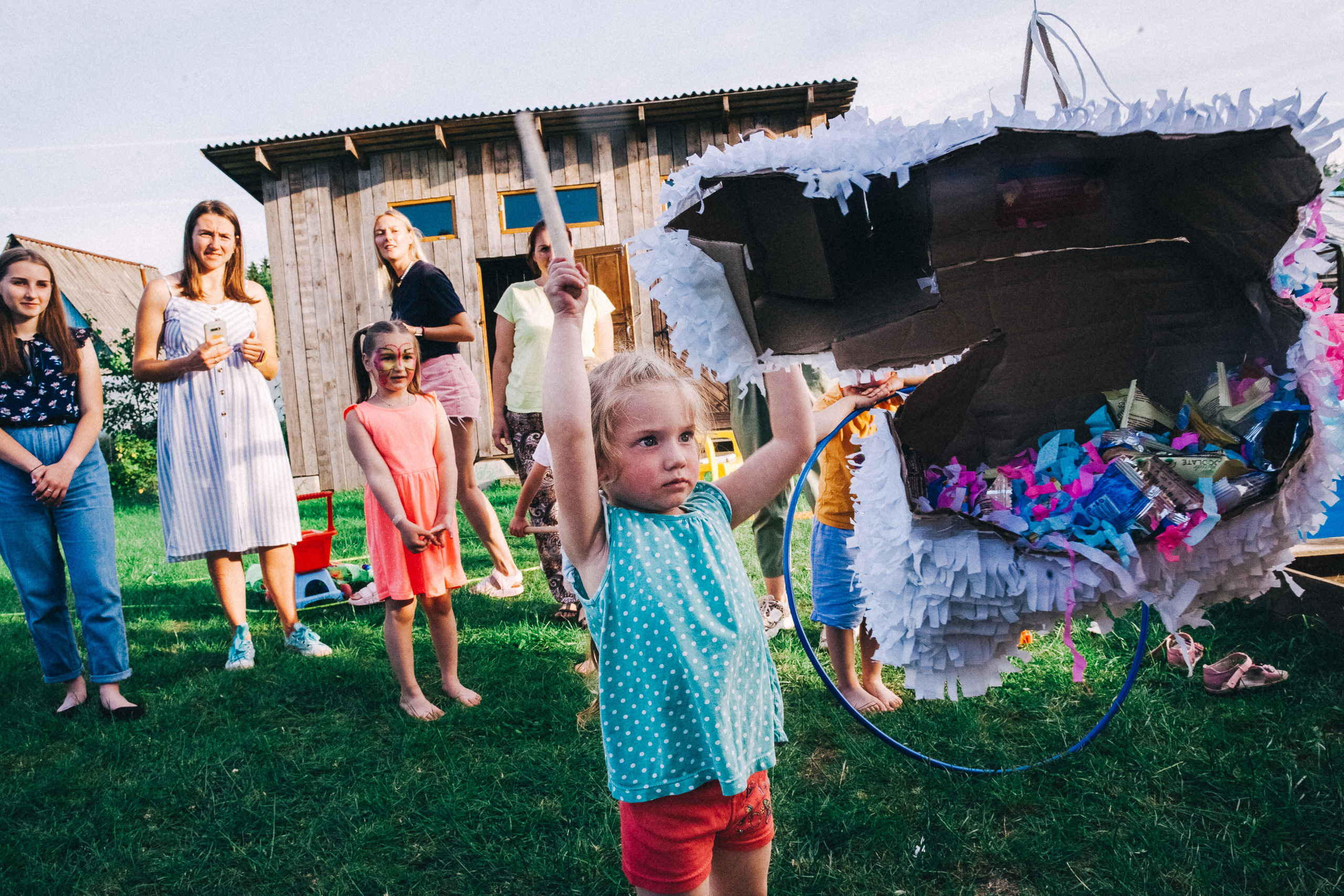 Ульяше 5 лет. Дачный деньрожденский день. Семейный фотограф, фотограф родов, репортажей фотограф в Санкт-Петербу