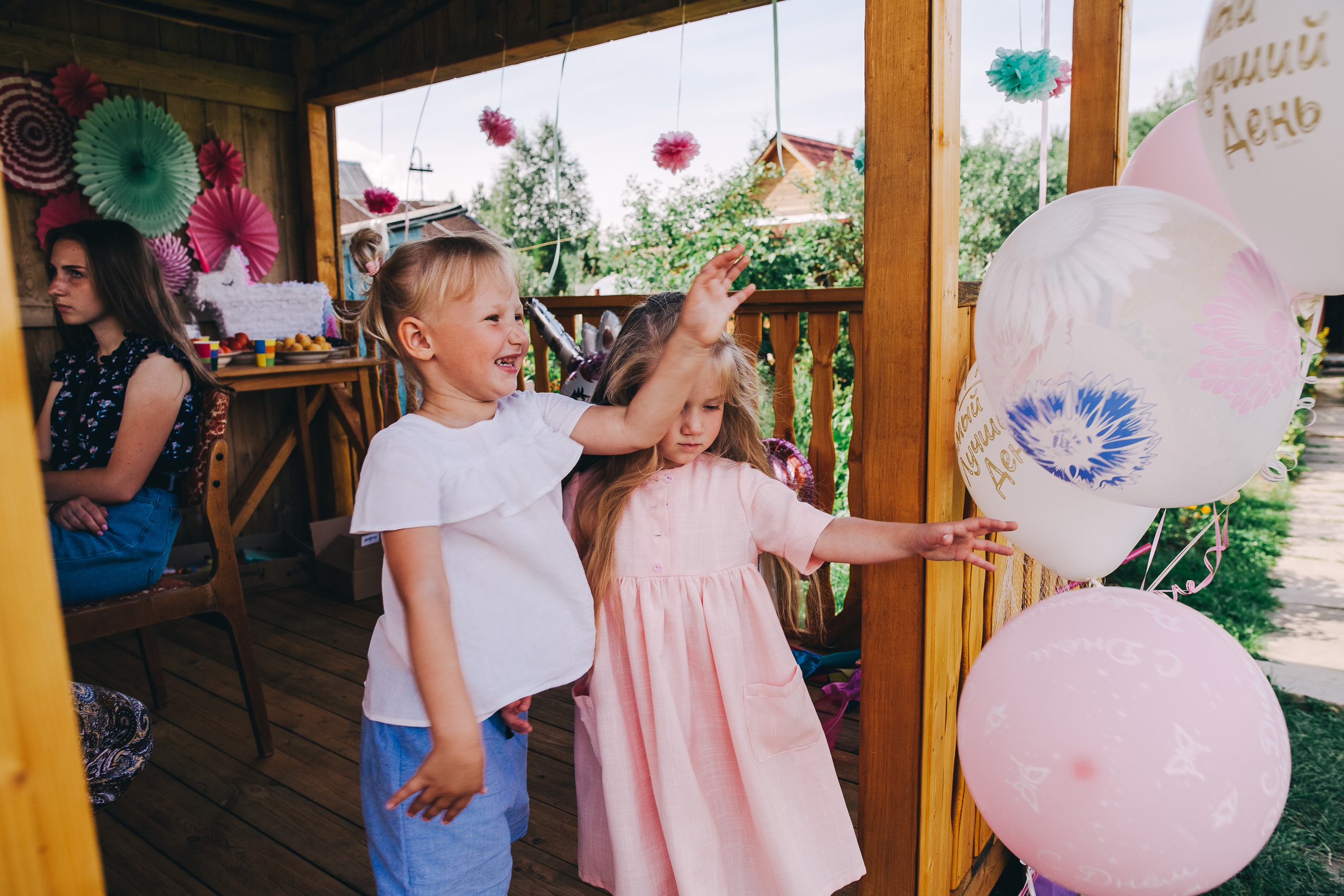 Ульяше 5 лет. Дачный деньрожденский день. Семейный фотограф, фотограф родов, репортажей фотограф в Санкт-Петербу
