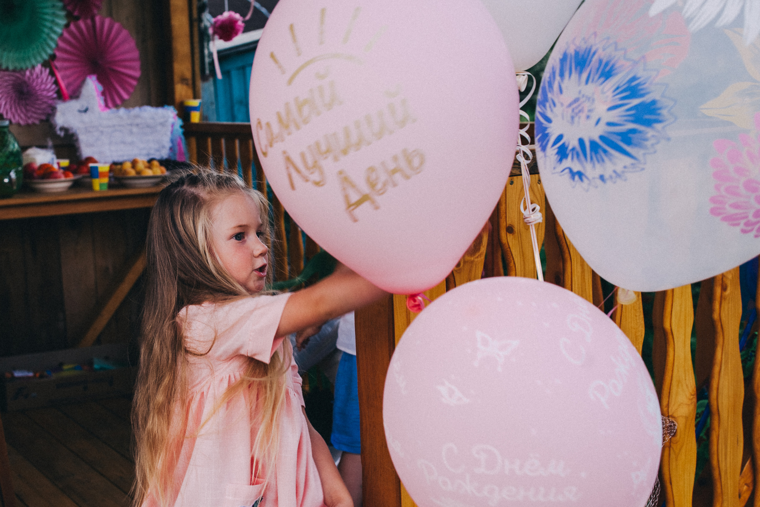 Ульяше 5 лет. Дачный деньрожденский день. Семейный фотограф, фотограф родов, репортажей фотограф в Санкт-Петербу