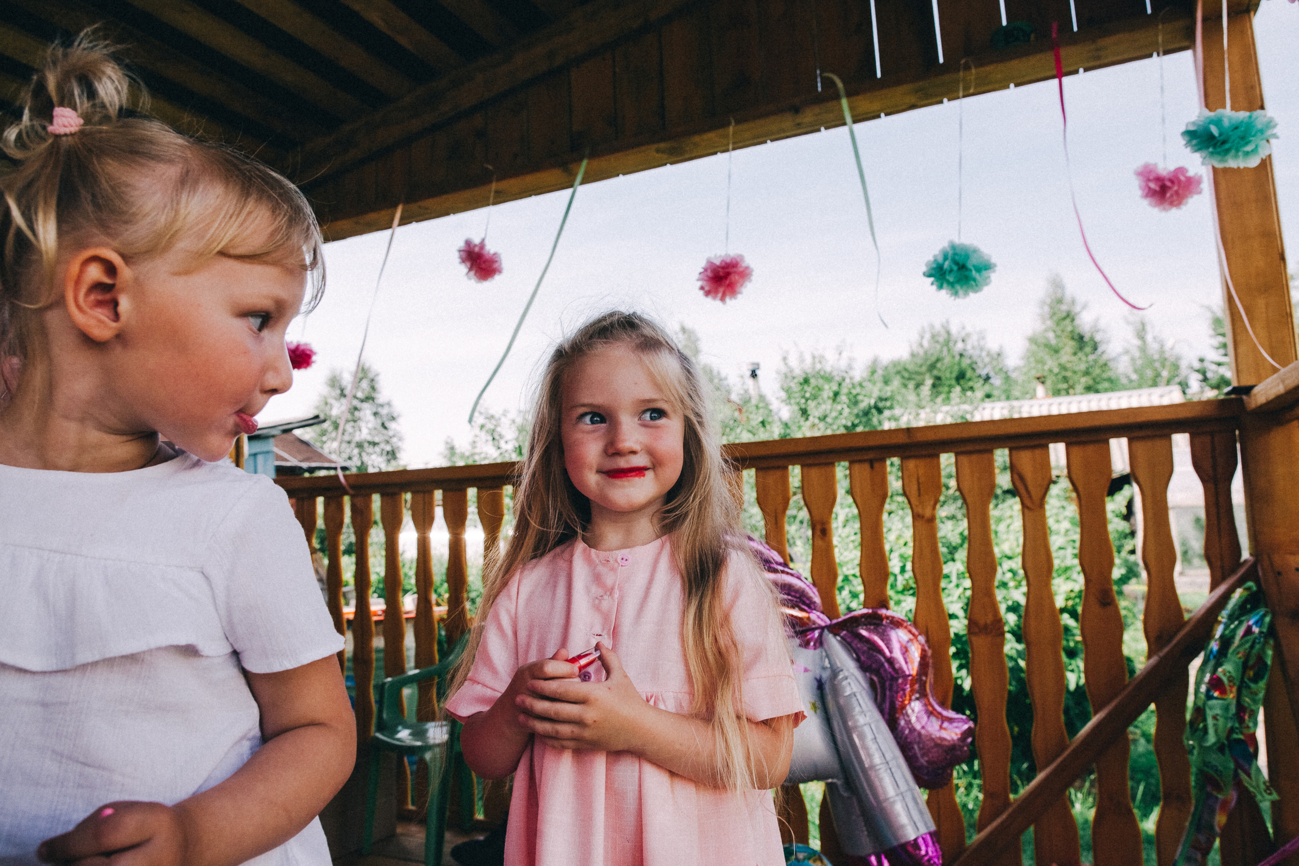Ульяше 5 лет. Дачный деньрожденский день. Семейный фотограф, фотограф родов, репортажей фотограф в Санкт-Петербу