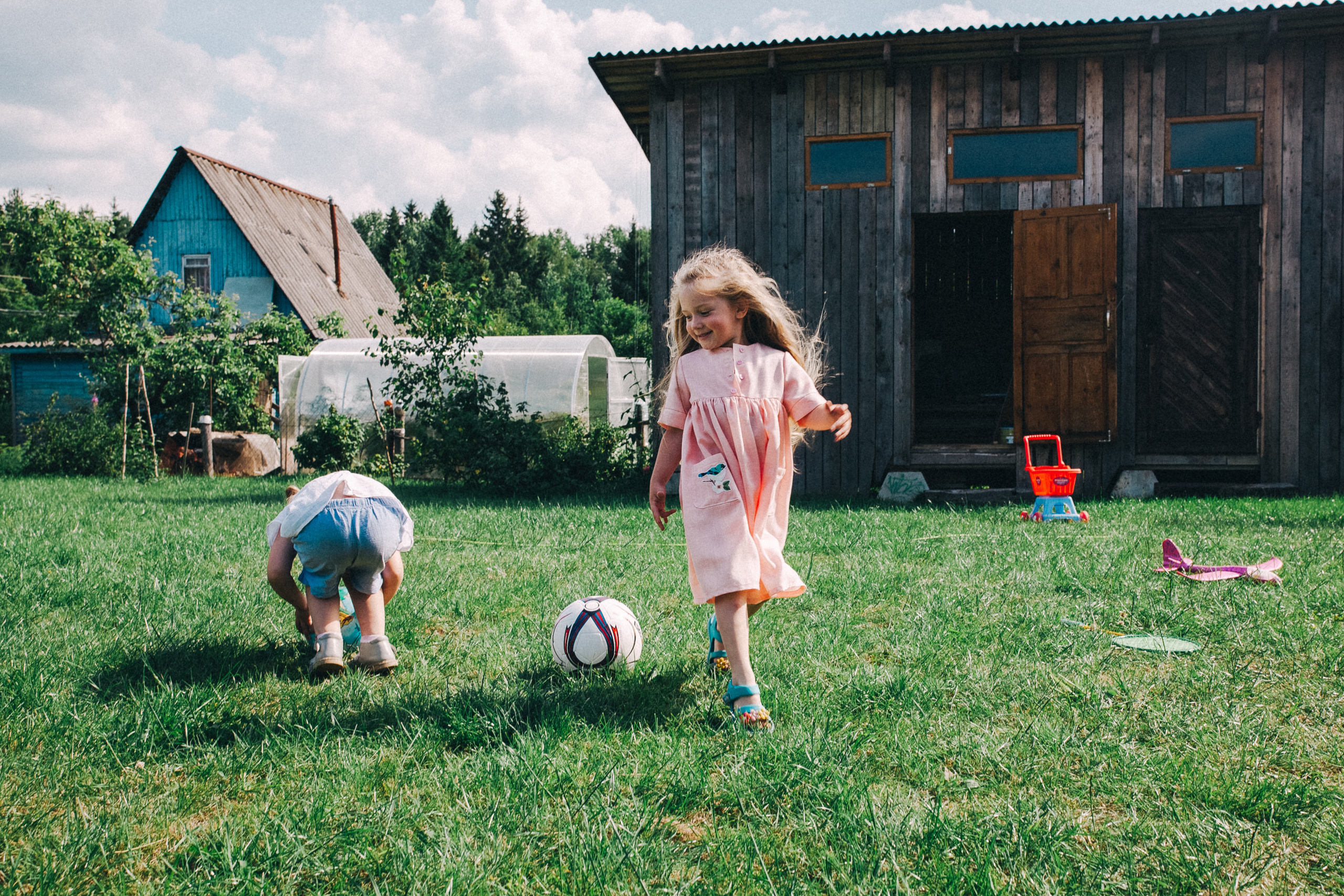 Ульяше 5 лет. Дачный деньрожденский день. Семейный фотограф, фотограф родов, репортажей фотограф в Санкт-Петербу