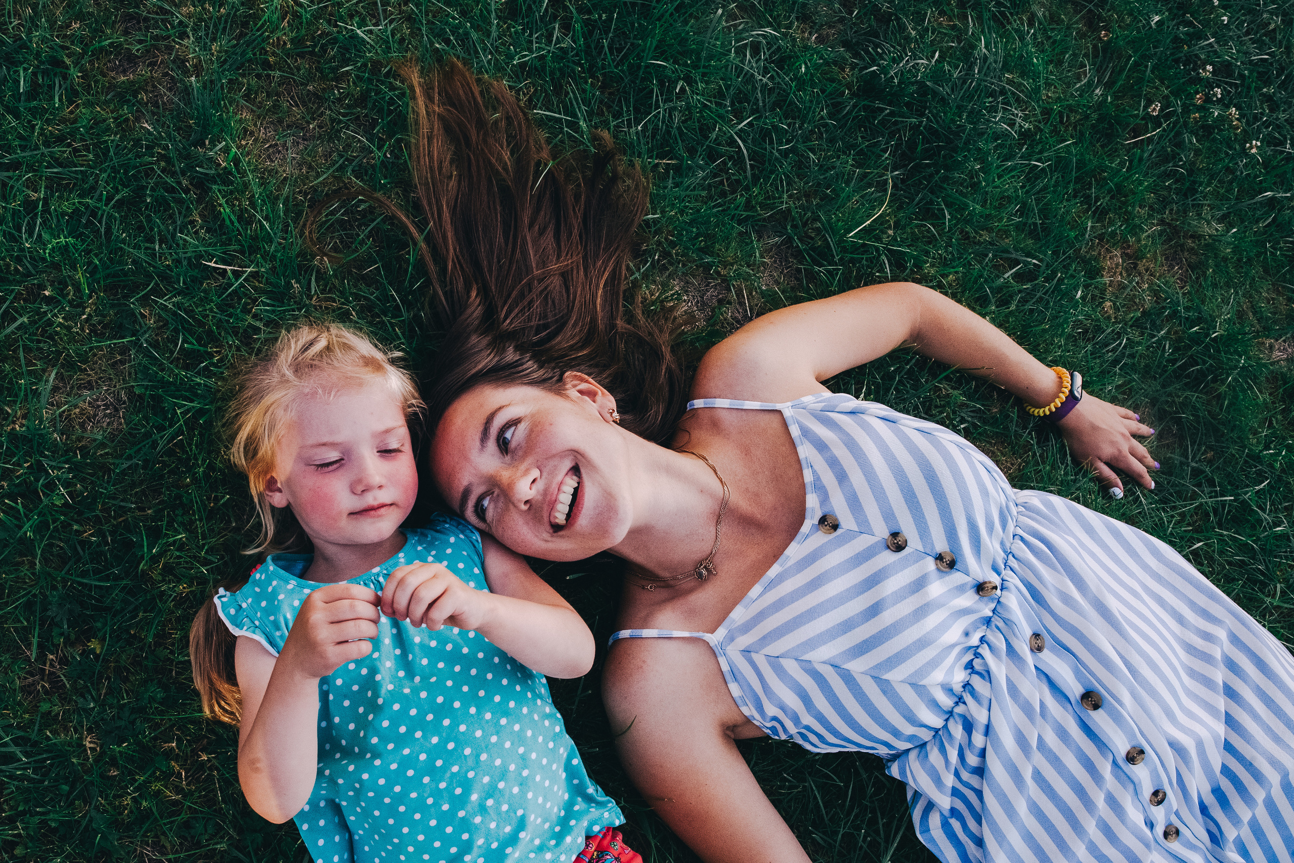 Ульяше 5 лет. Дачный деньрожденский день. Семейный фотограф, фотограф родов, репортажей фотограф в Санкт-Петербу