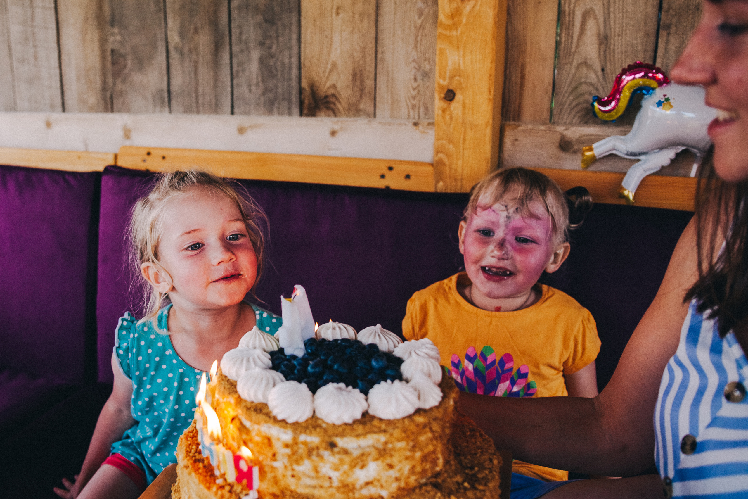 Ульяше 5 лет. Дачный деньрожденский день. Семейный фотограф, фотограф родов, репортажей фотограф в Санкт-Петербу