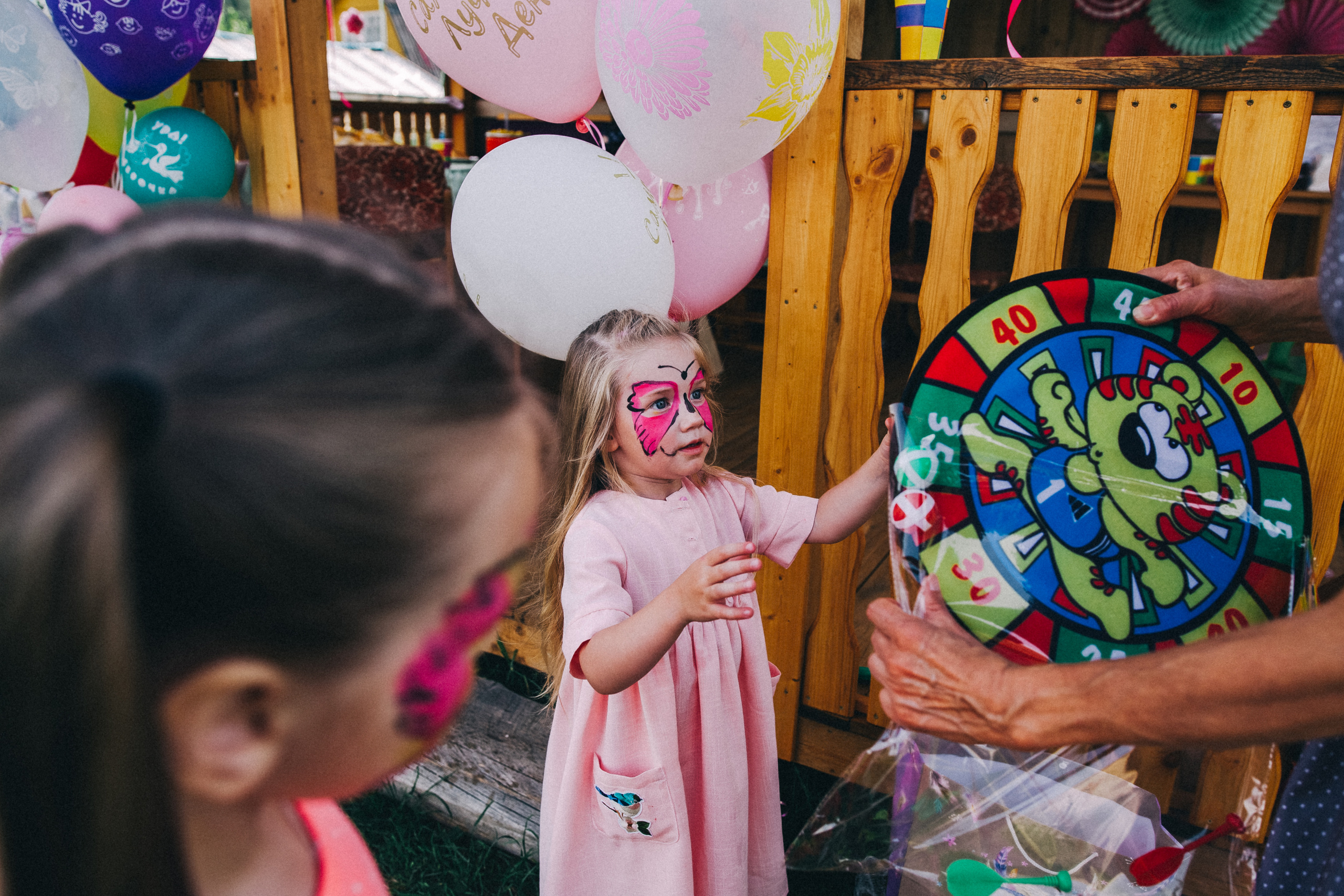 Ульяше 5 лет. Дачный деньрожденский день. Семейный фотограф, фотограф родов, репортажей фотограф в Санкт-Петербу