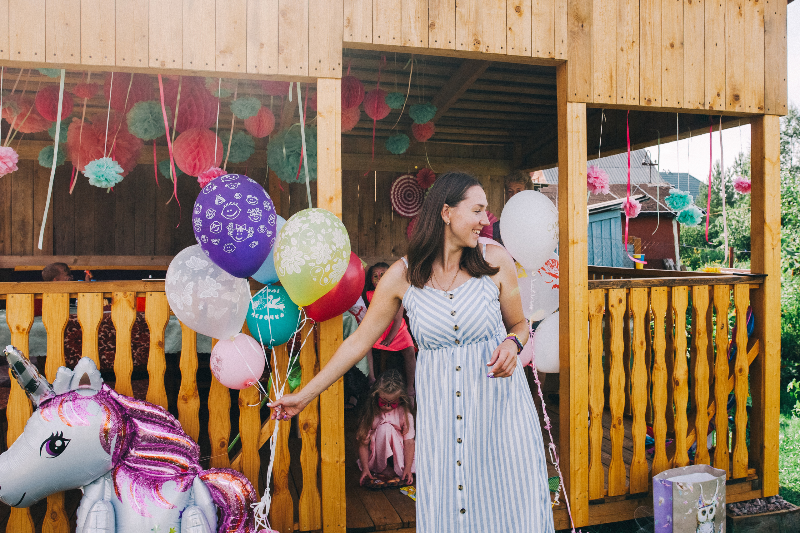 Ульяше 5 лет. Дачный деньрожденский день. Семейный фотограф, фотограф родов, репортажей фотограф в Санкт-Петербу