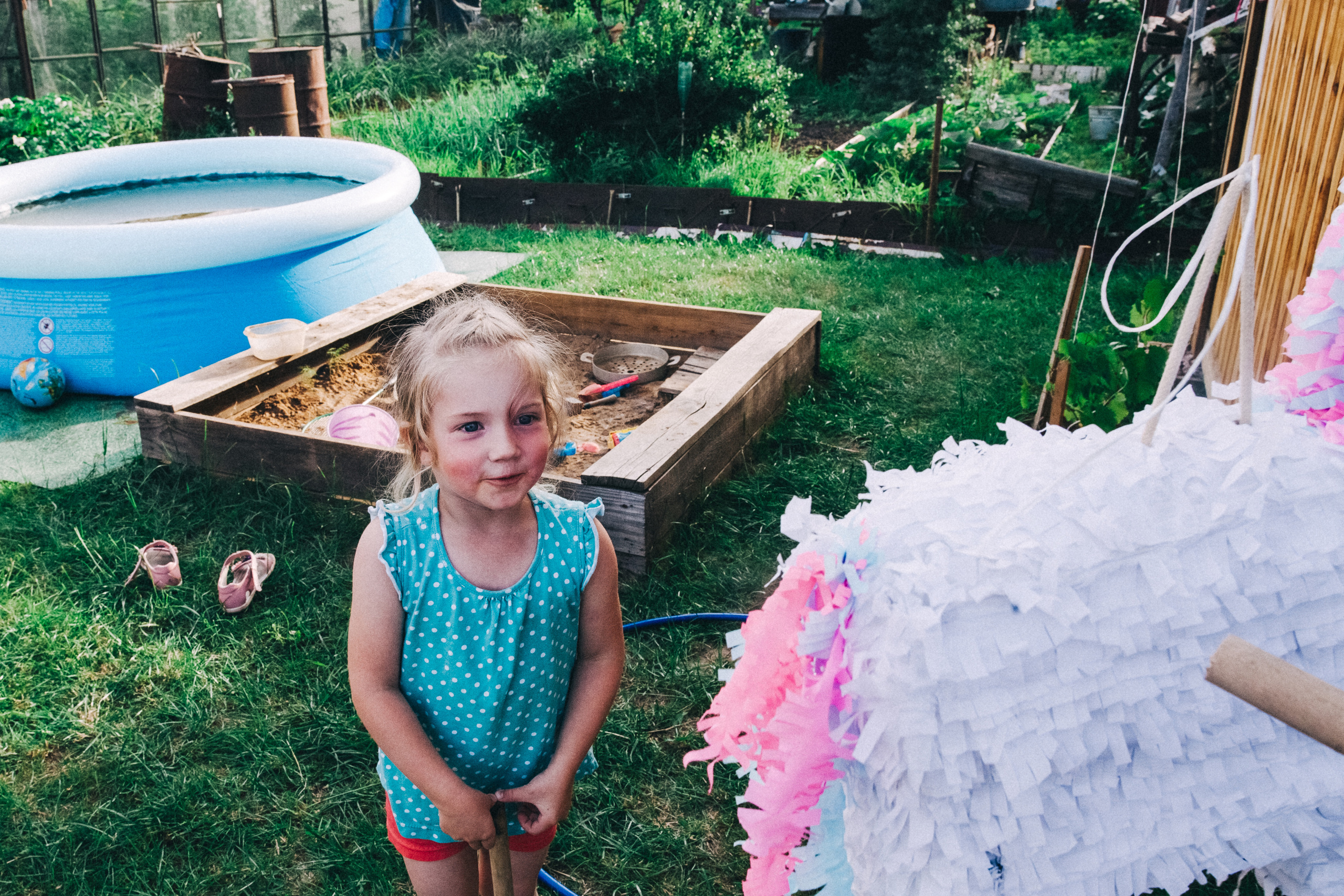 Ульяше 5 лет. Дачный деньрожденский день. Семейный фотограф, фотограф родов, репортажей фотограф в Санкт-Петербу
