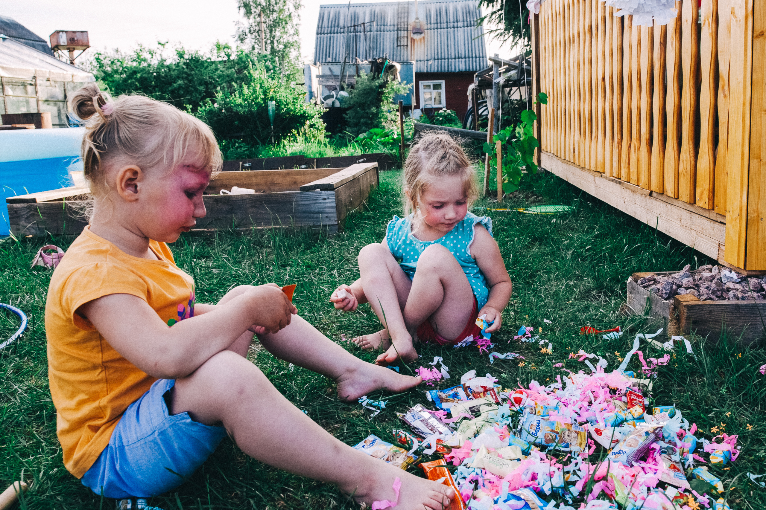 Ульяше 5 лет. Дачный деньрожденский день. Семейный фотограф, фотограф родов, репортажей фотограф в Санкт-Петербу