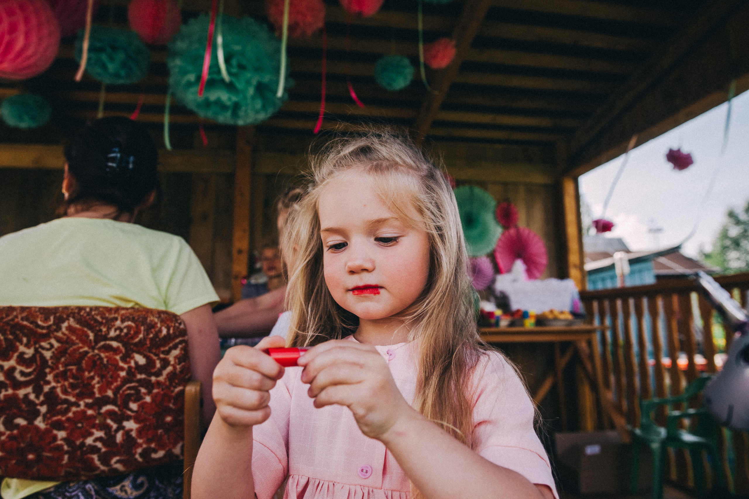 Ульяше 5 лет. Дачный деньрожденский день. Семейный фотограф, фотограф родов, репортажей фотограф в Санкт-Петербу