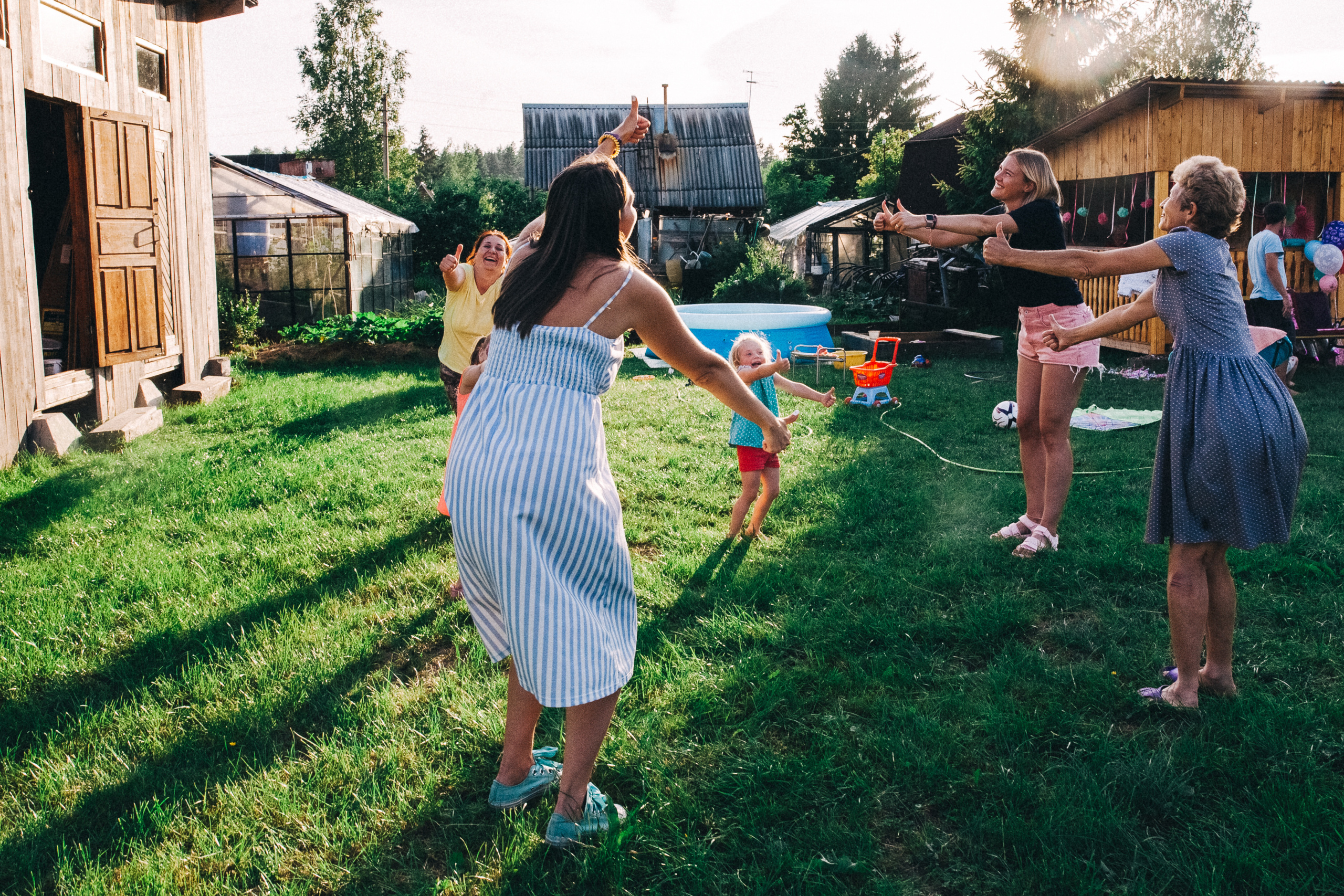 Ульяше 5 лет. Дачный деньрожденский день. Семейный фотограф, фотограф родов, репортажей фотограф в Санкт-Петербу