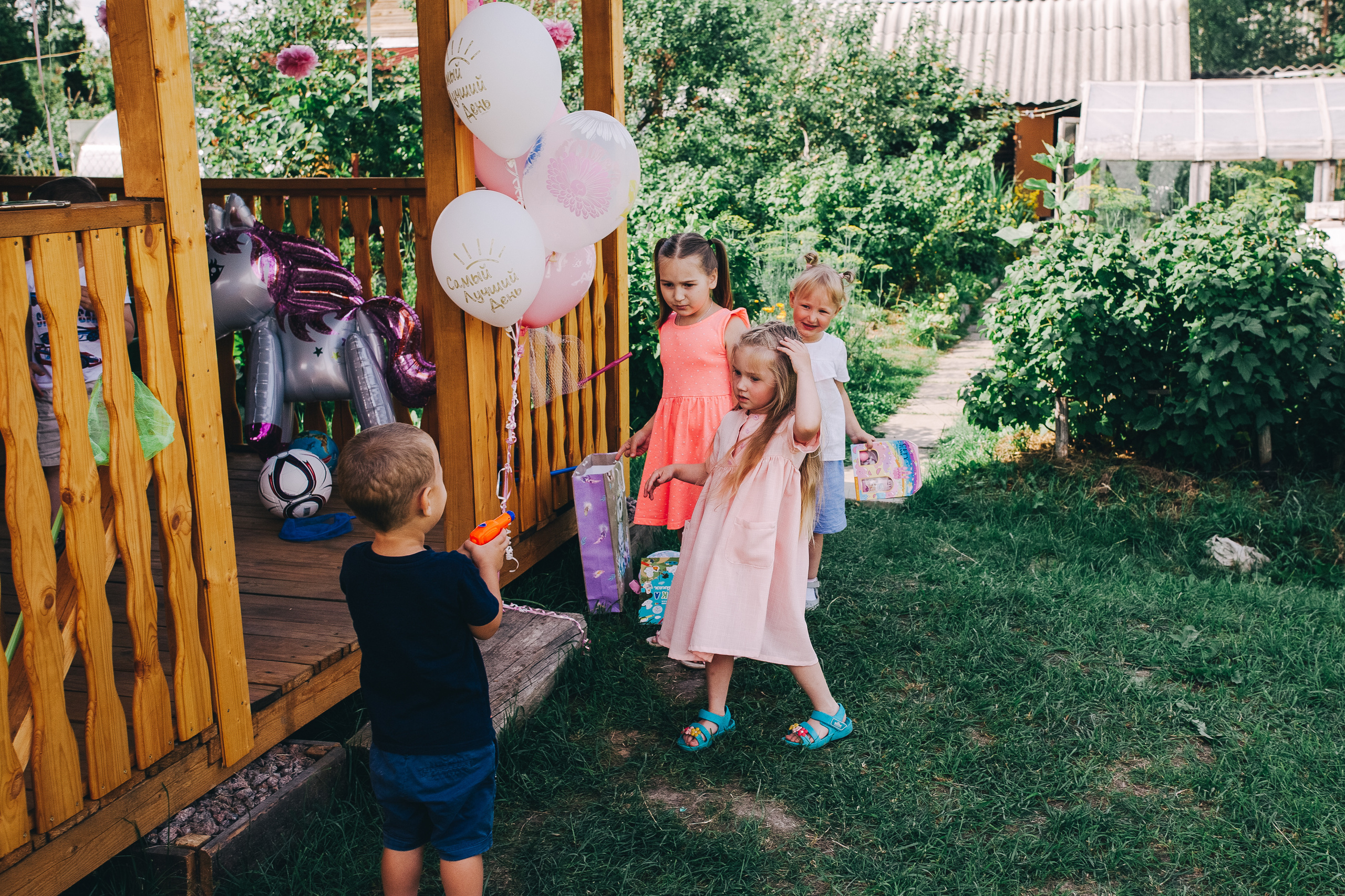 Ульяше 5 лет. Дачный деньрожденский день. Семейный фотограф, фотограф родов, репортажей фотограф в Санкт-Петербу