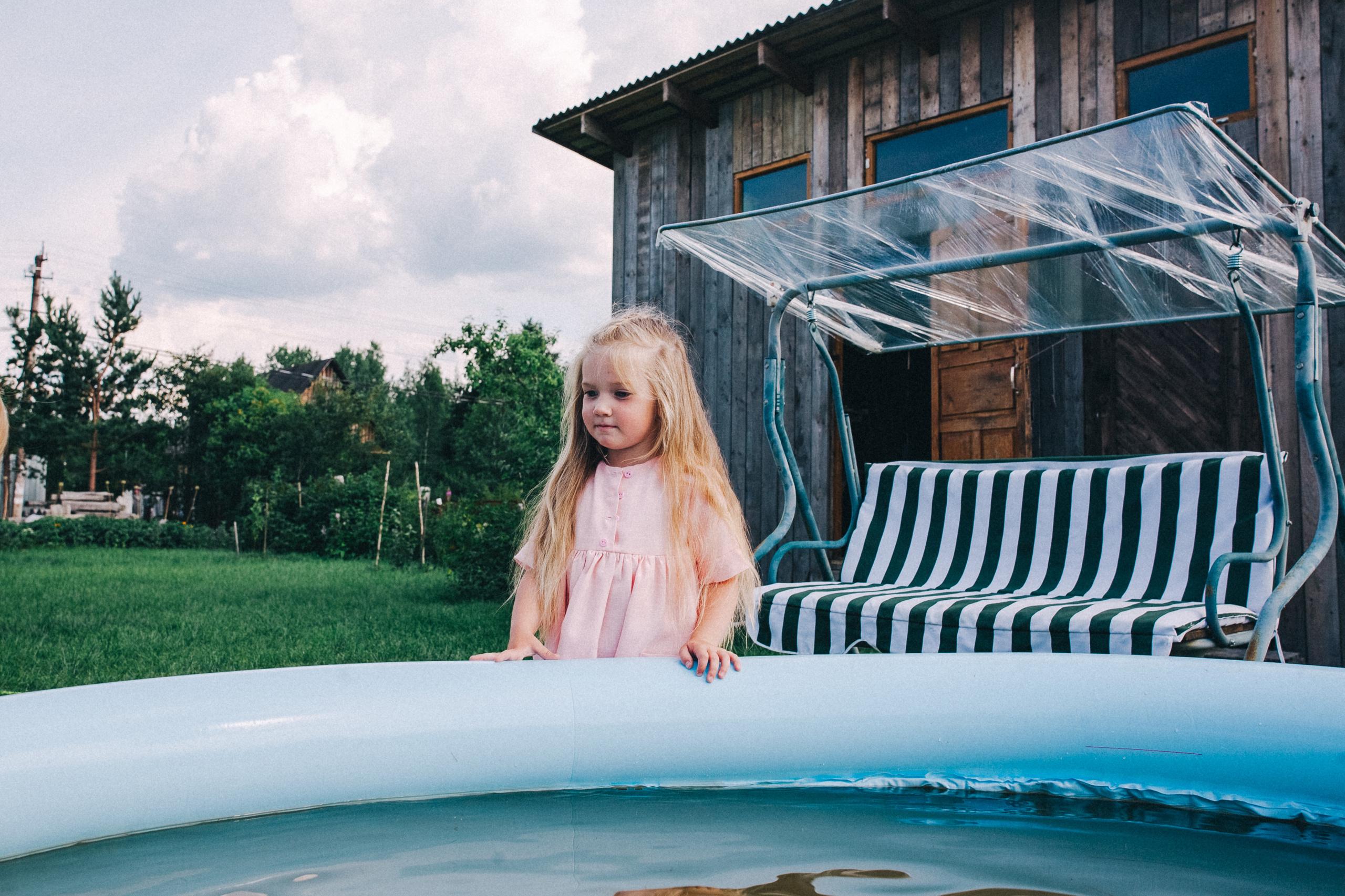 Ульяше 5 лет. Дачный деньрожденский день. Семейный фотограф, фотограф родов, репортажей фотограф в Санкт-Петербу