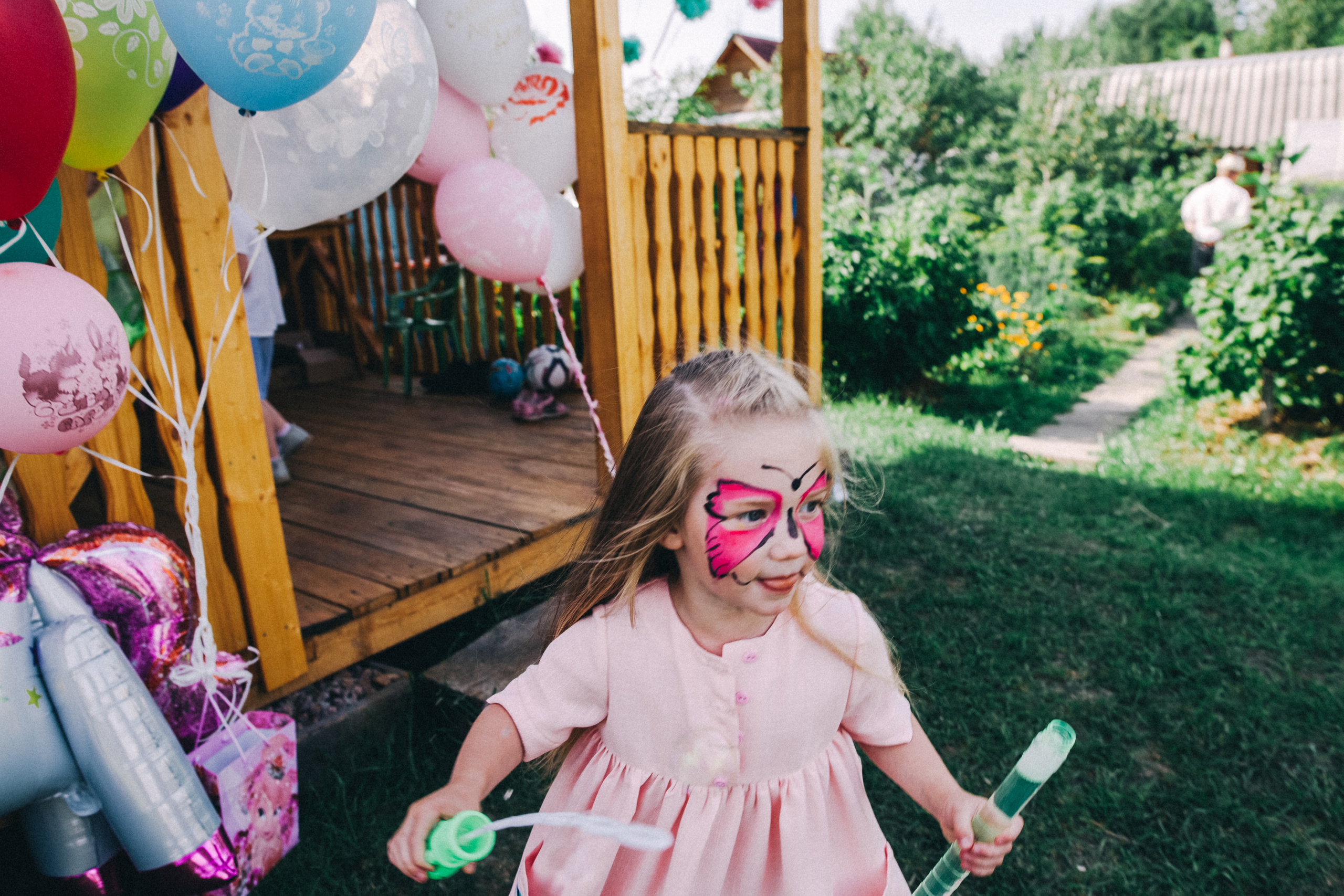 Ульяше 5 лет. Дачный деньрожденский день. Семейный фотограф, фотограф родов, репортажей фотограф в Санкт-Петербу