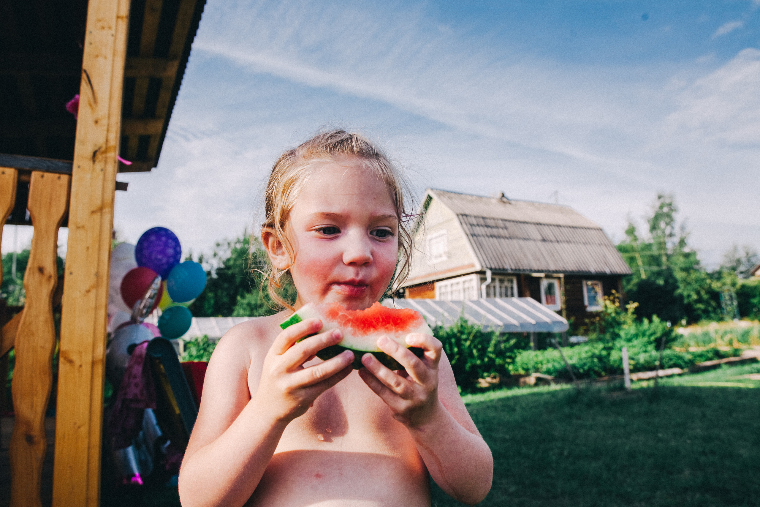 Ульяше 5 лет. Дачный деньрожденский день. Семейный фотограф, фотограф родов, репортажей фотограф в Санкт-Петербу