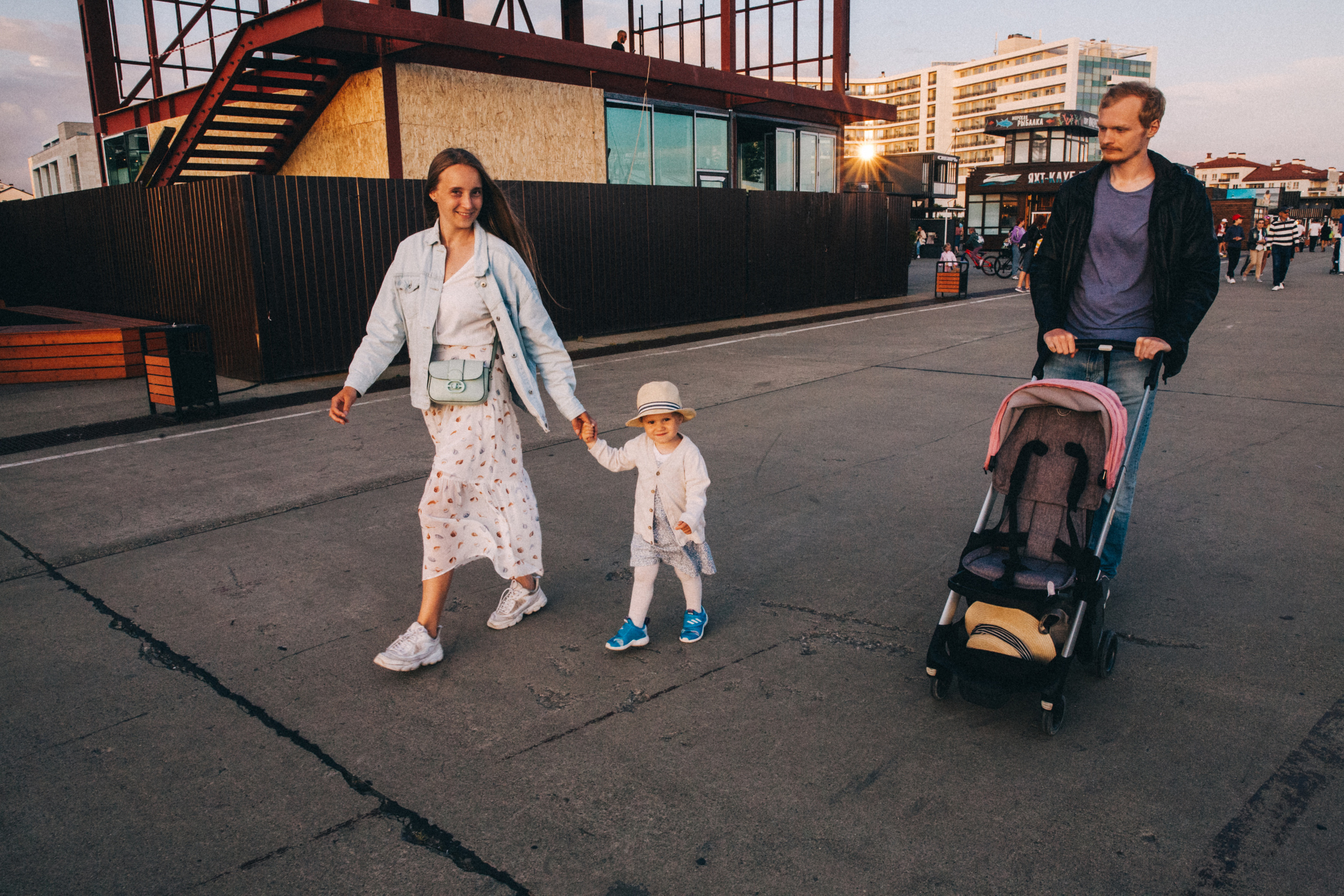 Вася, Маша, Соня. Отпуск в Адлере. Семейный фотограф, фотограф родов, репортажей фотограф в Санкт-Петербу