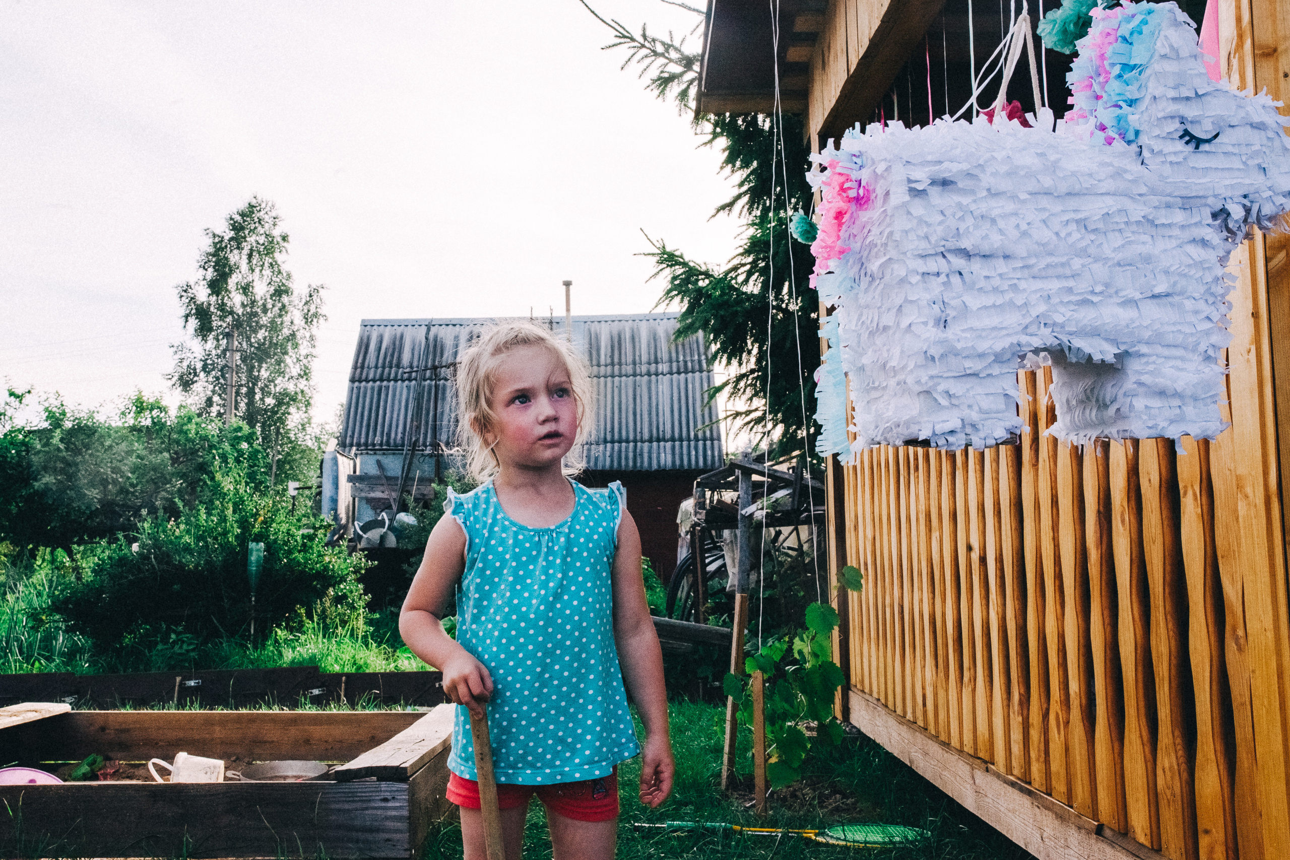 Ульяше 5 лет. Дачный деньрожденский день. Семейный фотограф, фотограф родов, репортажей фотограф в Санкт-Петербу
