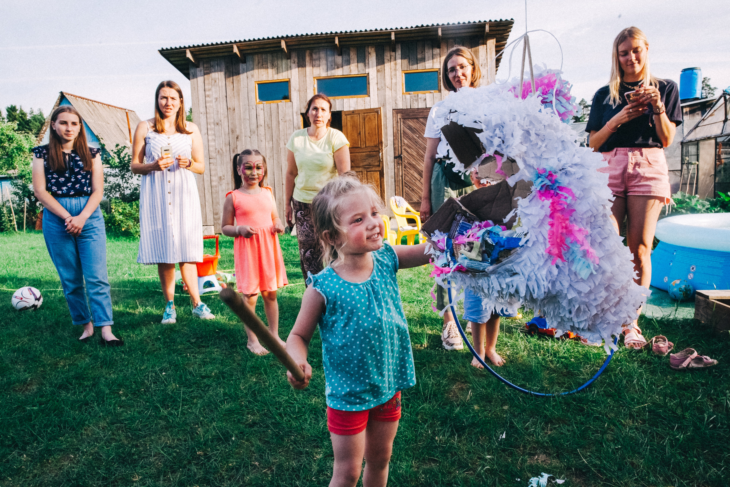 Ульяше 5 лет. Дачный деньрожденский день. Семейный фотограф, фотограф родов, репортажей фотограф в Санкт-Петербу