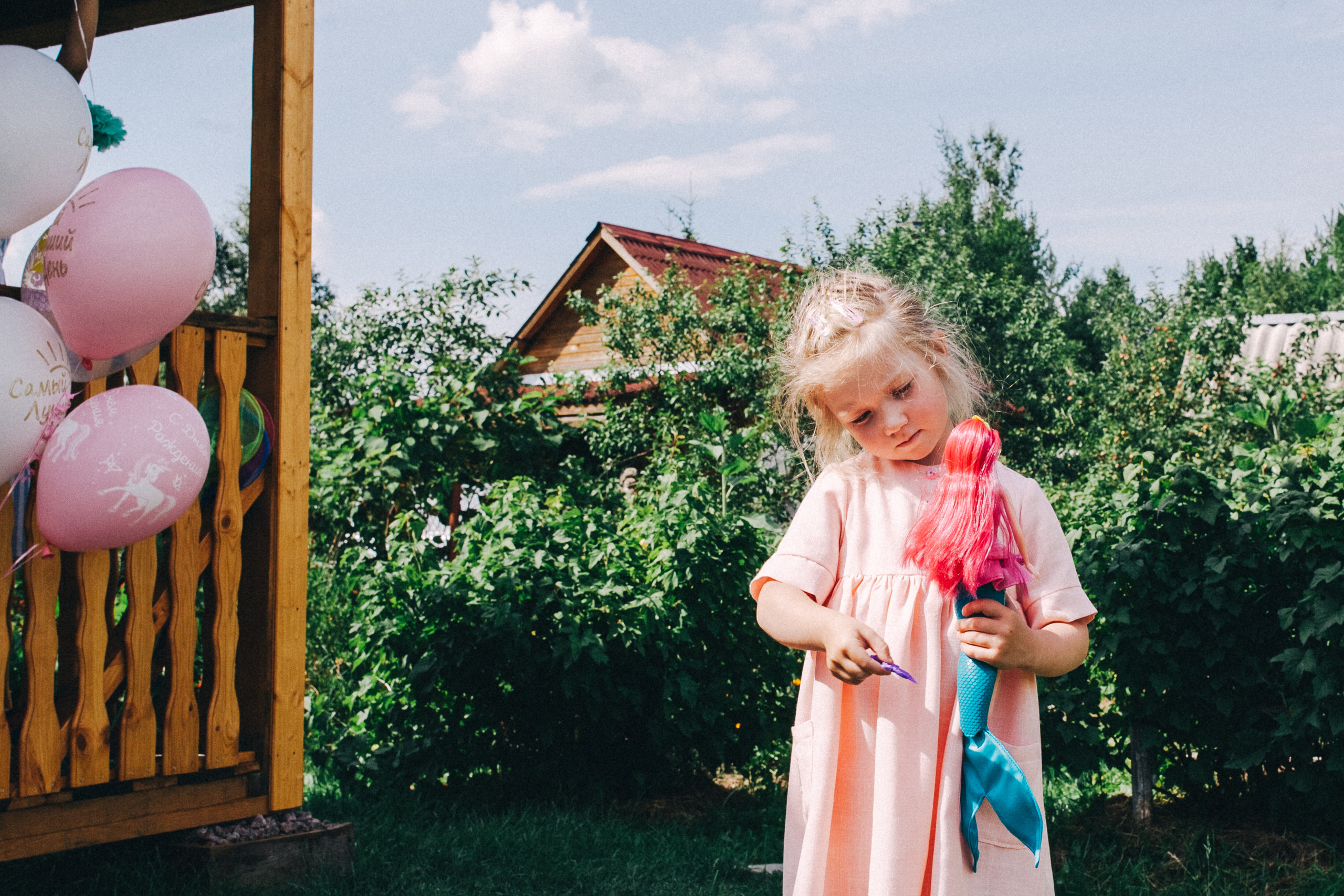 Ульяше 5 лет. Дачный деньрожденский день. Семейный фотограф, фотограф родов, репортажей фотограф в Санкт-Петербу