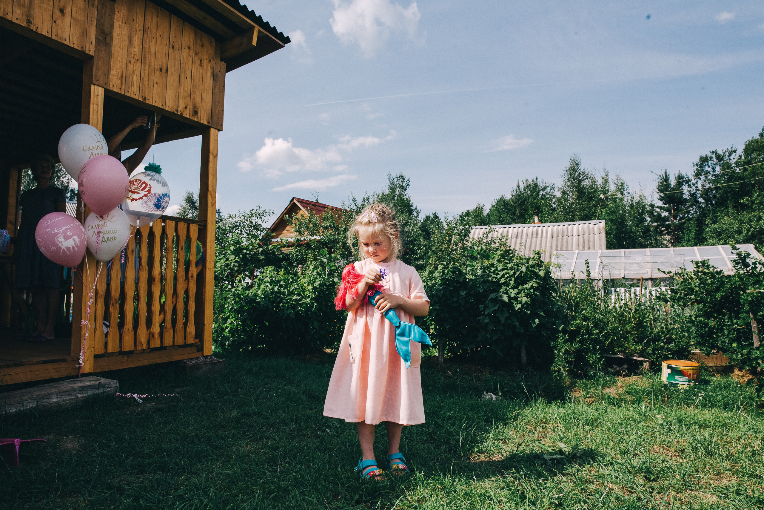 Ульяше 5 лет. Дачный деньрожденский день. Семейный фотограф, фотограф родов, репортажей фотограф в Санкт-Петербу