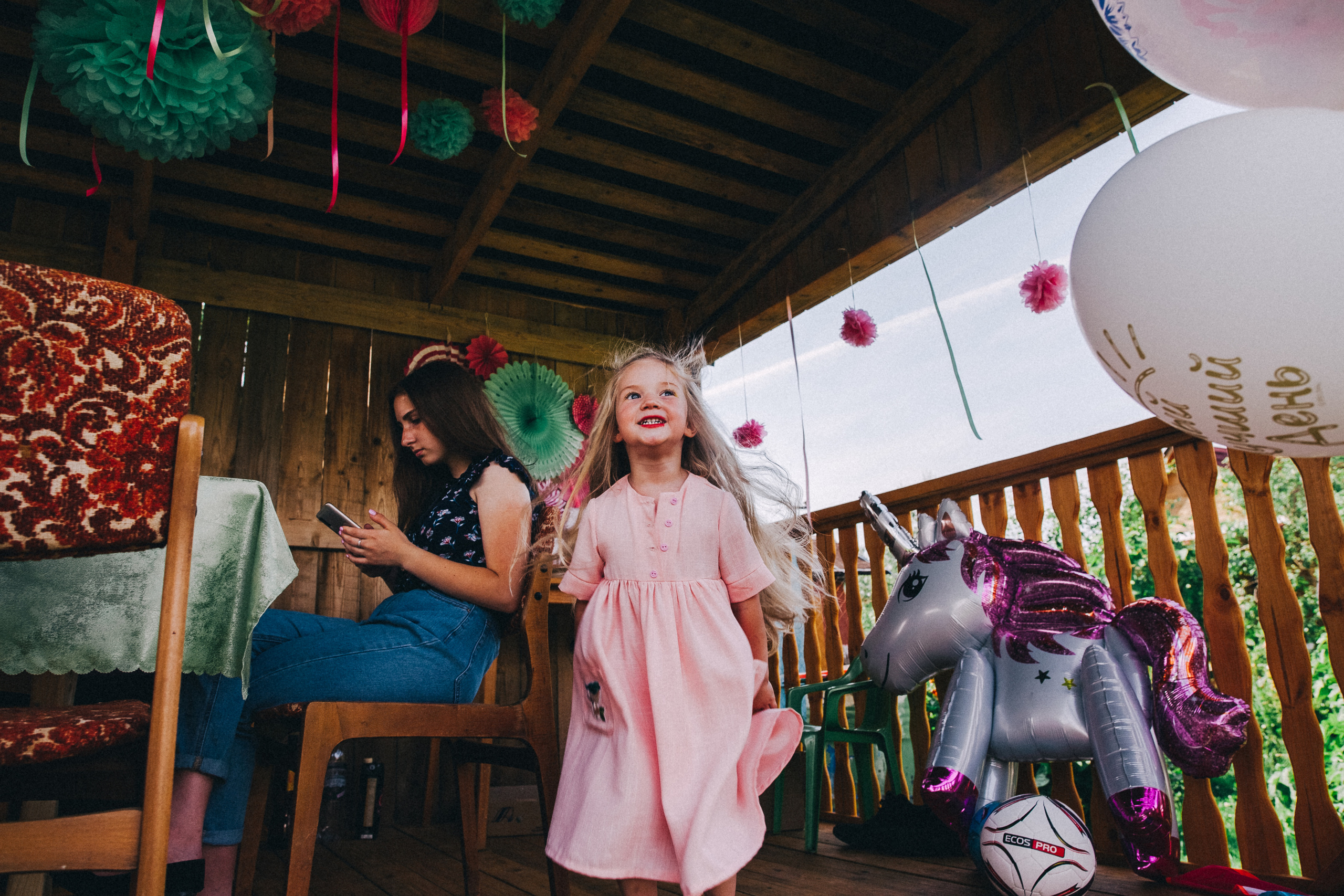 Ульяше 5 лет. Дачный деньрожденский день. Семейный фотограф, фотограф родов, репортажей фотограф в Санкт-Петербу