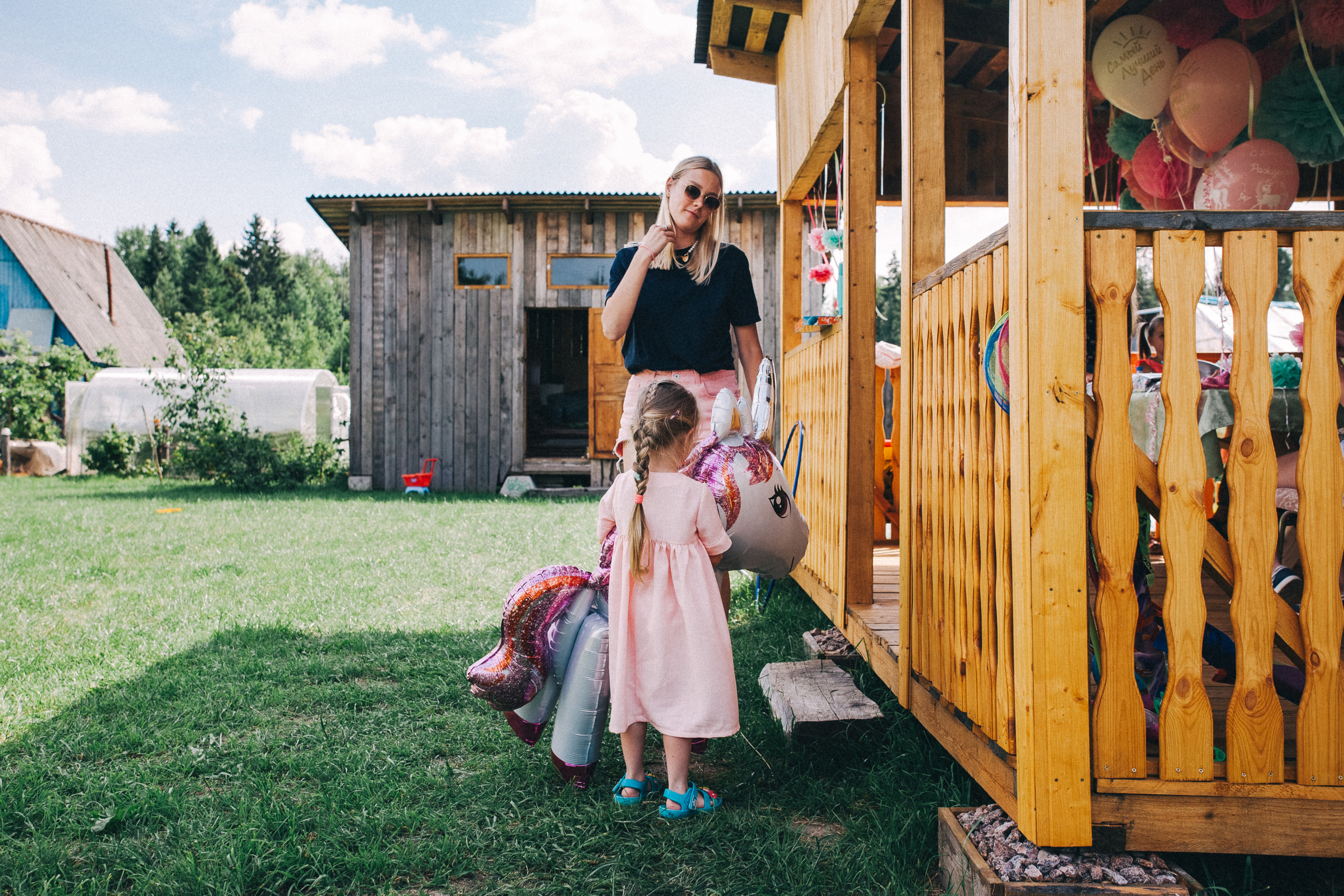 Ульяше 5 лет. Дачный деньрожденский день. Семейный фотограф, фотограф родов, репортажей фотограф в Санкт-Петербу