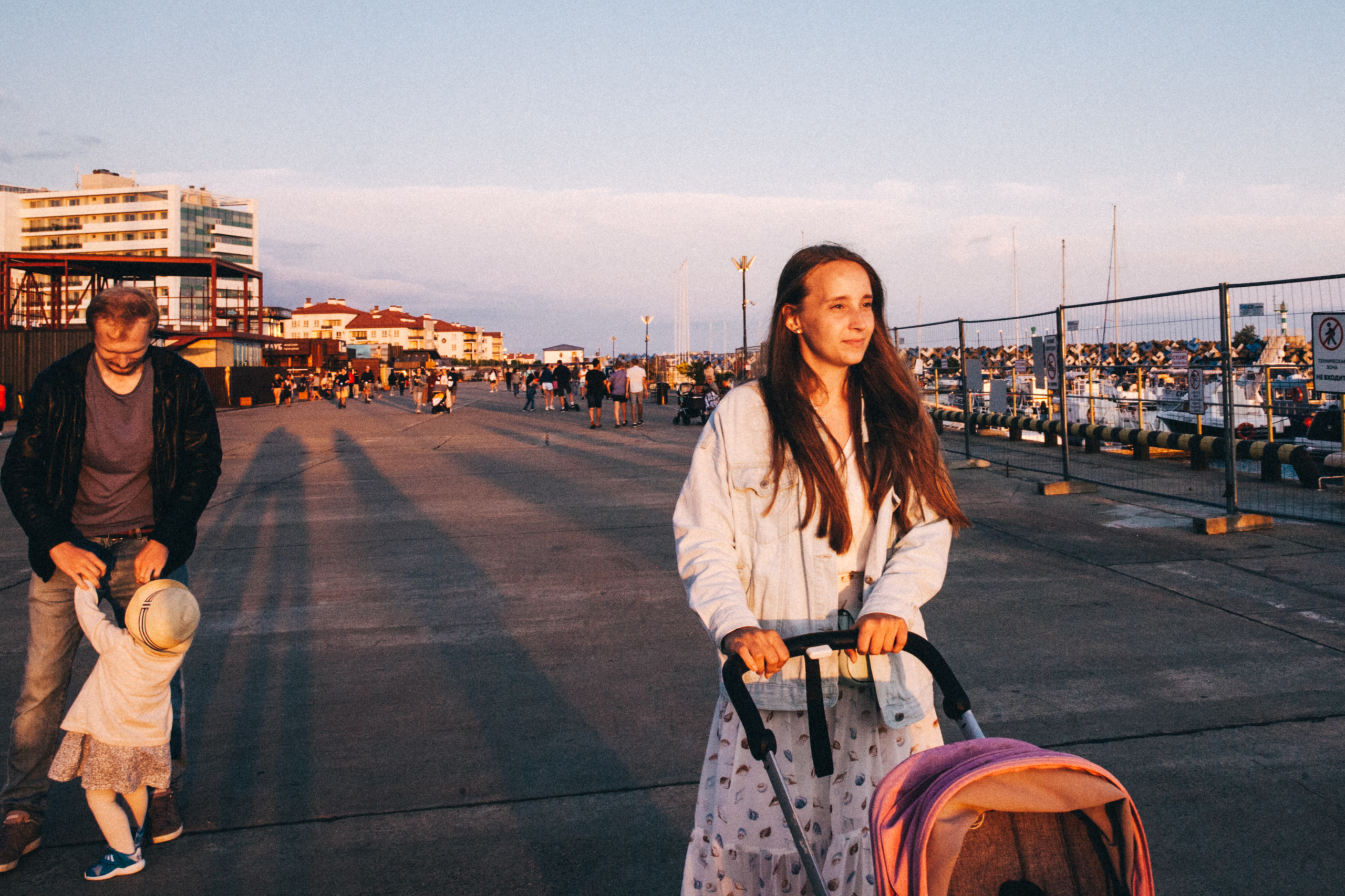 Вася, Маша, Соня. Отпуск в Адлере. Семейный фотограф, фотограф родов, репортажей фотограф в Санкт-Петербу