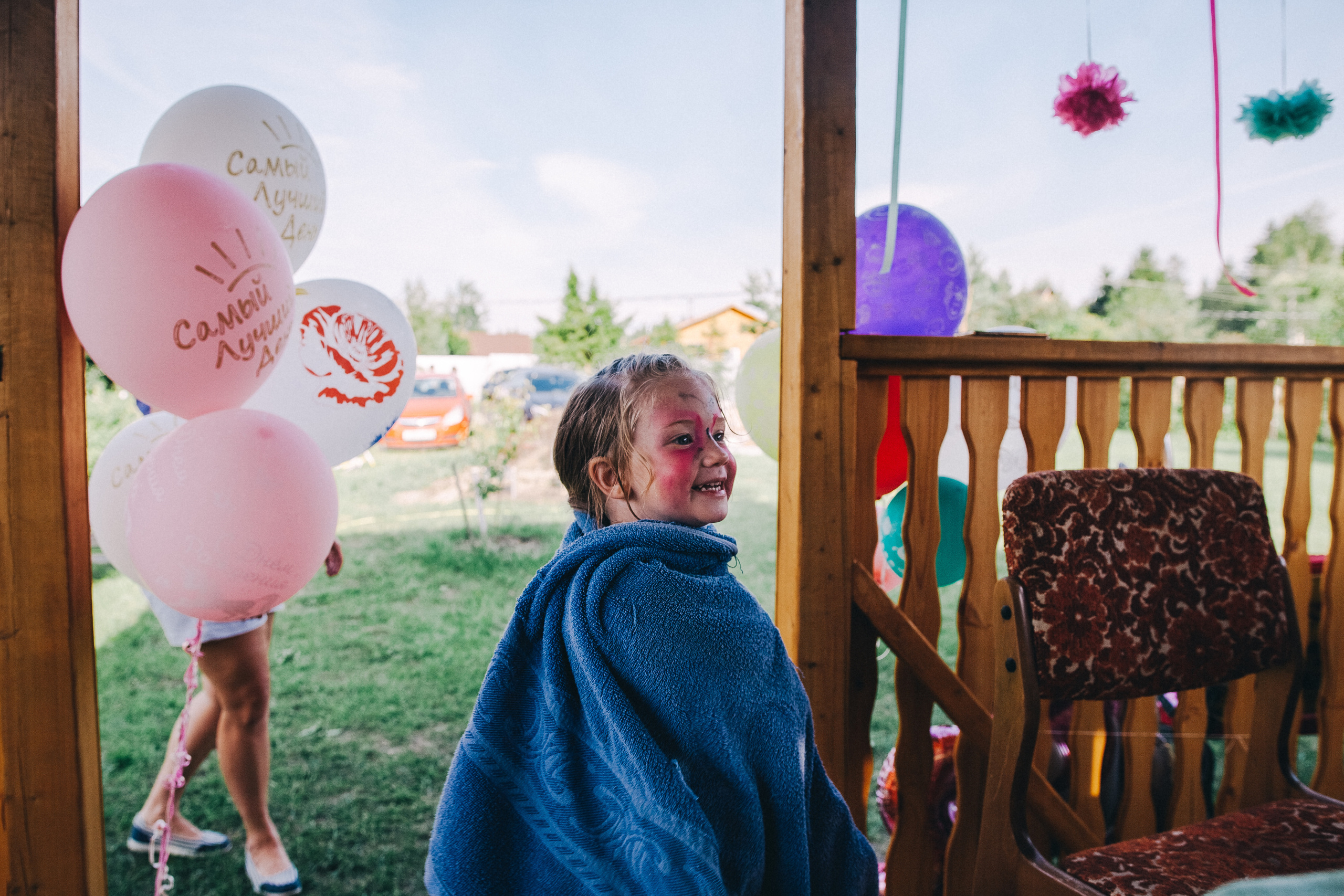 Ульяше 5 лет. Дачный деньрожденский день. Семейный фотограф, фотограф родов, репортажей фотограф в Санкт-Петербу