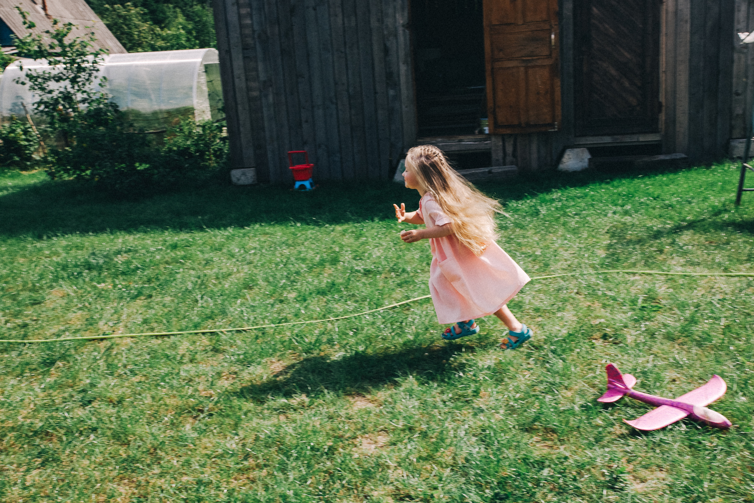 Ульяше 5 лет. Дачный деньрожденский день. Семейный фотограф, фотограф родов, репортажей фотограф в Санкт-Петербу