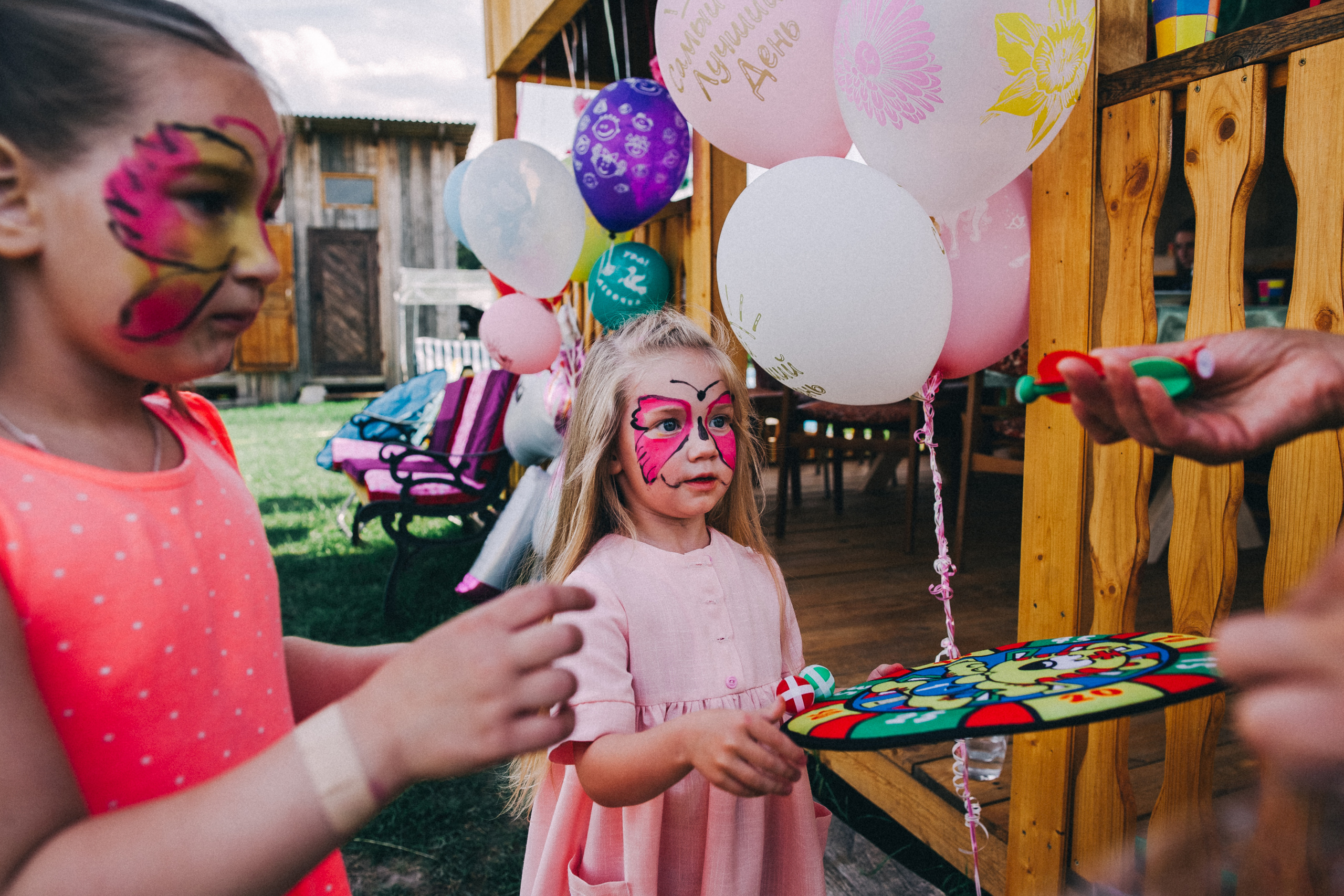 Ульяше 5 лет. Дачный деньрожденский день. Семейный фотограф, фотограф родов, репортажей фотограф в Санкт-Петербу