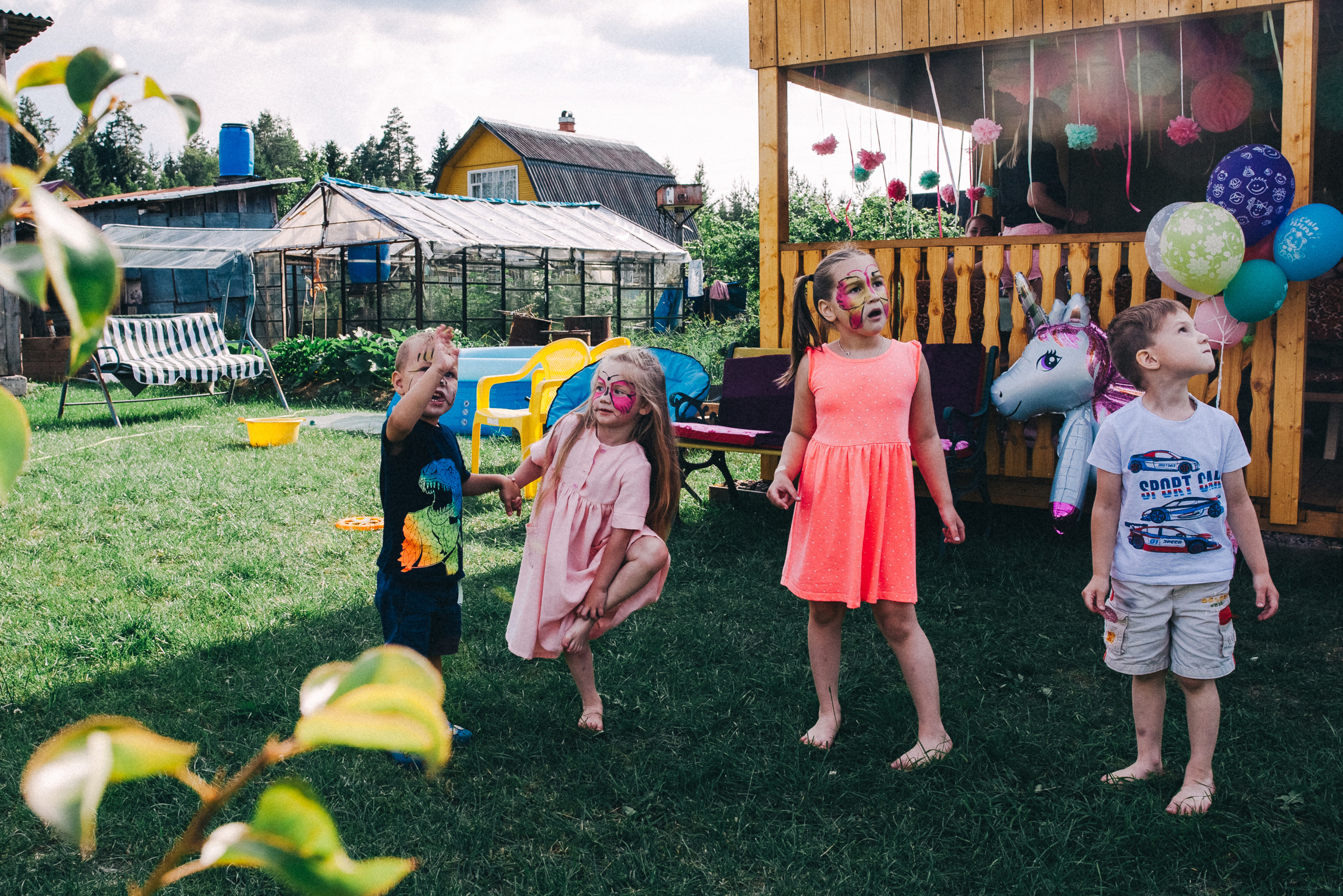 Ульяше 5 лет. Дачный деньрожденский день. Семейный фотограф, фотограф родов, репортажей фотограф в Санкт-Петербу