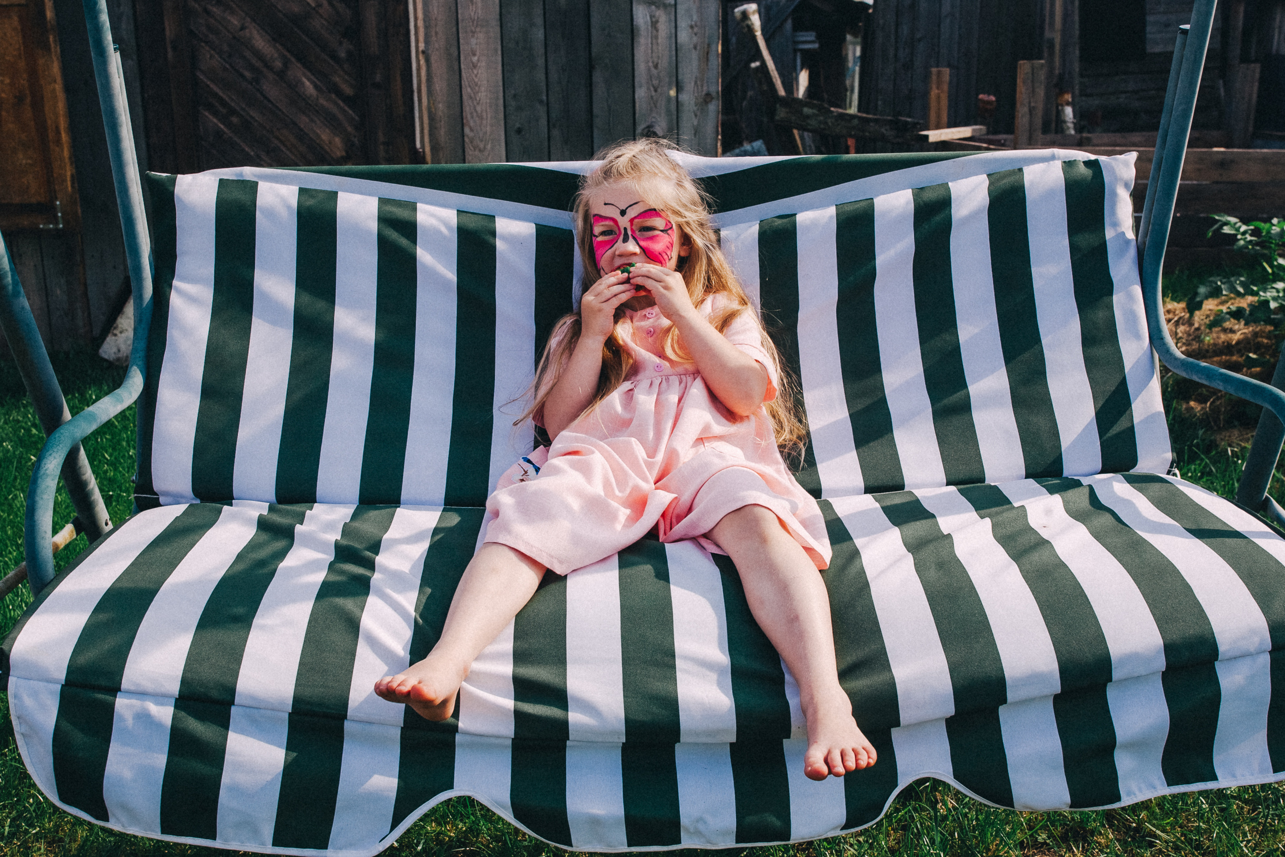 Ульяше 5 лет. Дачный деньрожденский день. Семейный фотограф, фотограф родов, репортажей фотограф в Санкт-Петербу