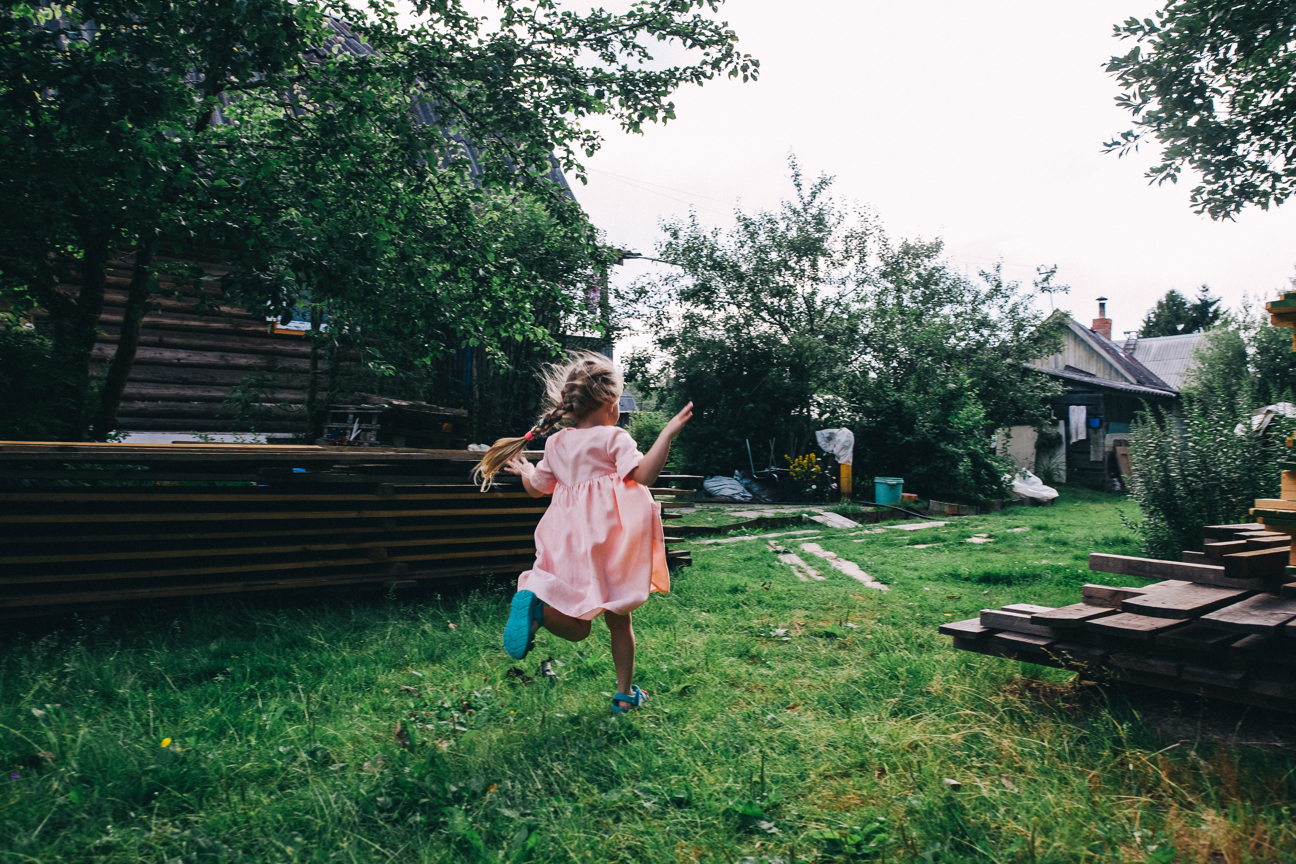 Ульяше 5 лет. Дачный деньрожденский день. Семейный фотограф, фотограф родов, репортажей фотограф в Санкт-Петербу