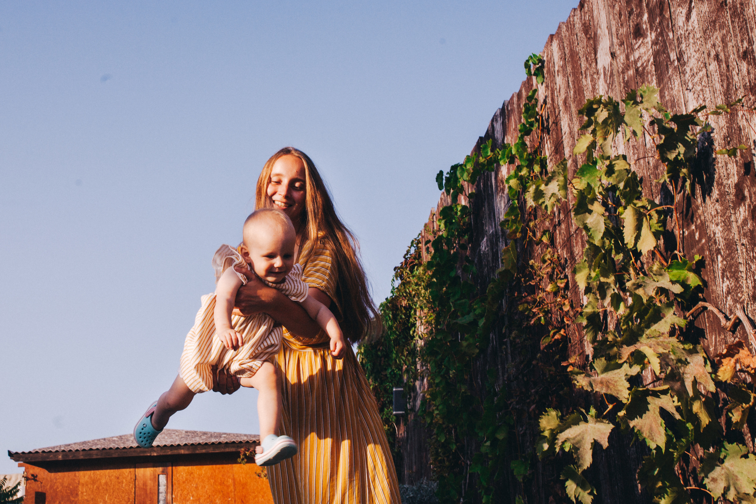 Маша и Соня. Отпуск в Крыму. Семейный фотограф, фотограф родов, репортажей фотограф в Санкт-Петербу