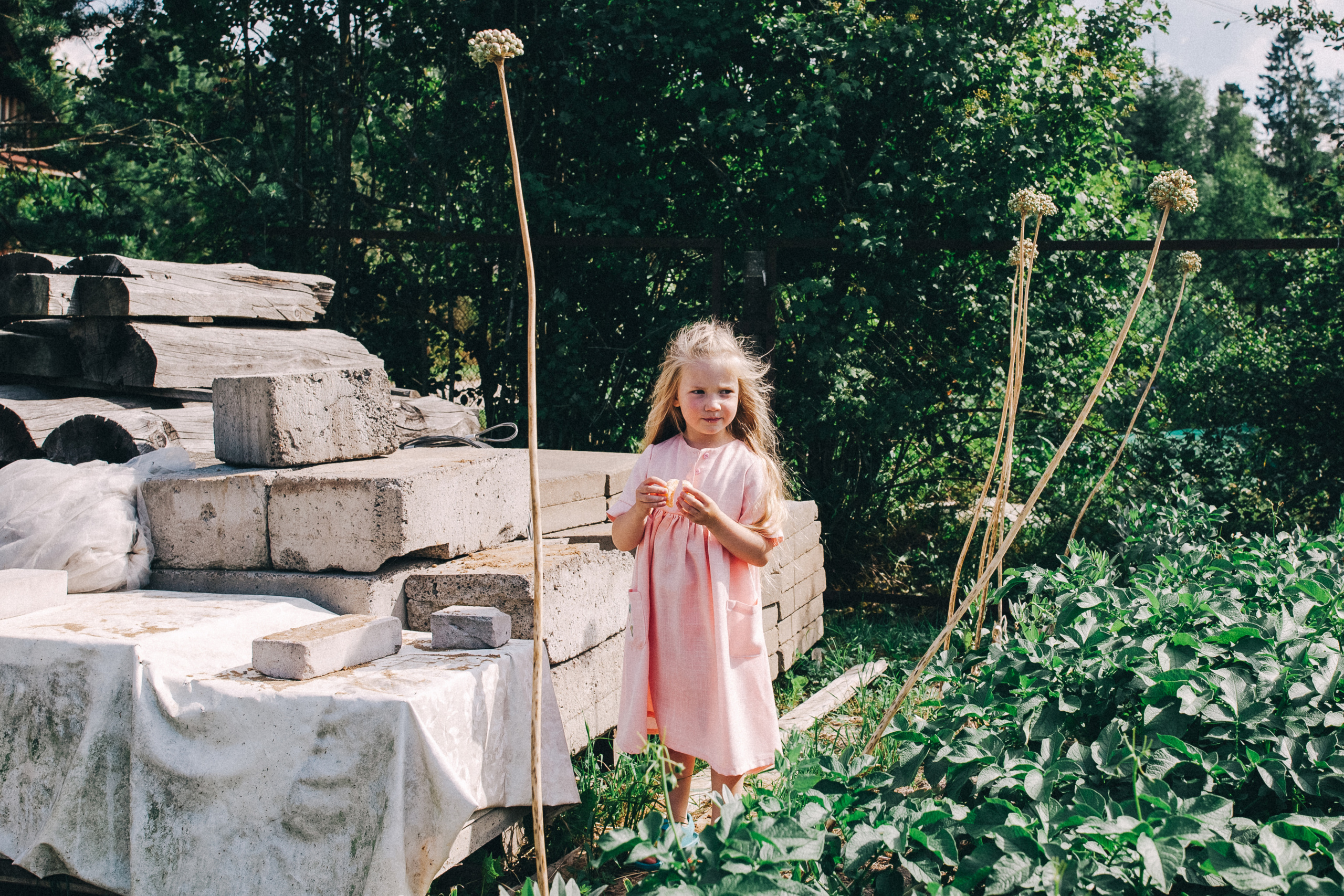 Ульяше 5 лет. Дачный деньрожденский день. Семейный фотограф, фотограф родов, репортажей фотограф в Санкт-Петербу