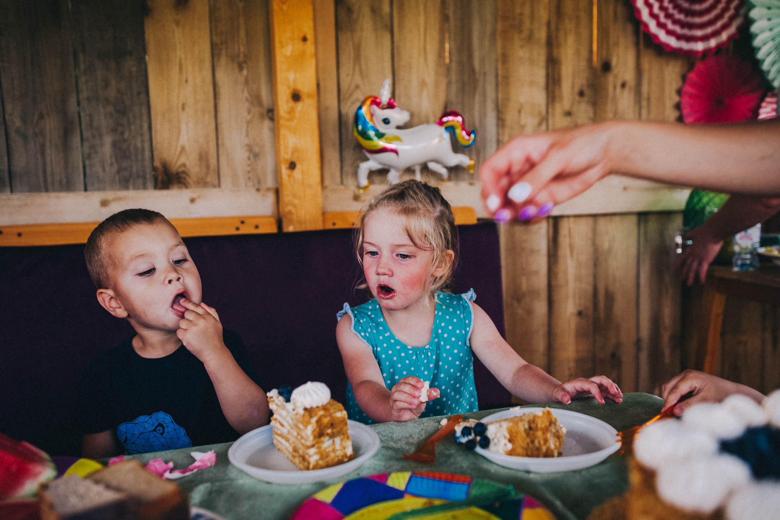 Ульяше 5 лет. Дачный деньрожденский день. Семейный фотограф, фотограф родов, репортажей фотограф в Санкт-Петербу