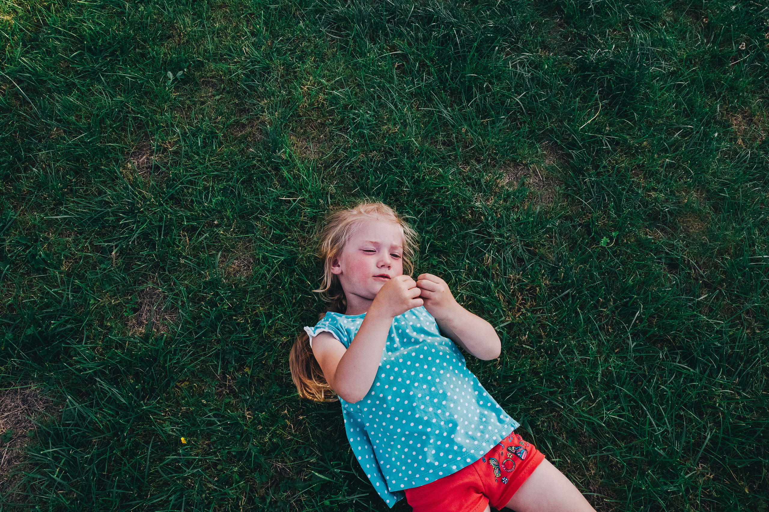 Ульяше 5 лет. Дачный деньрожденский день. Семейный фотограф, фотограф родов, репортажей фотограф в Санкт-Петербу