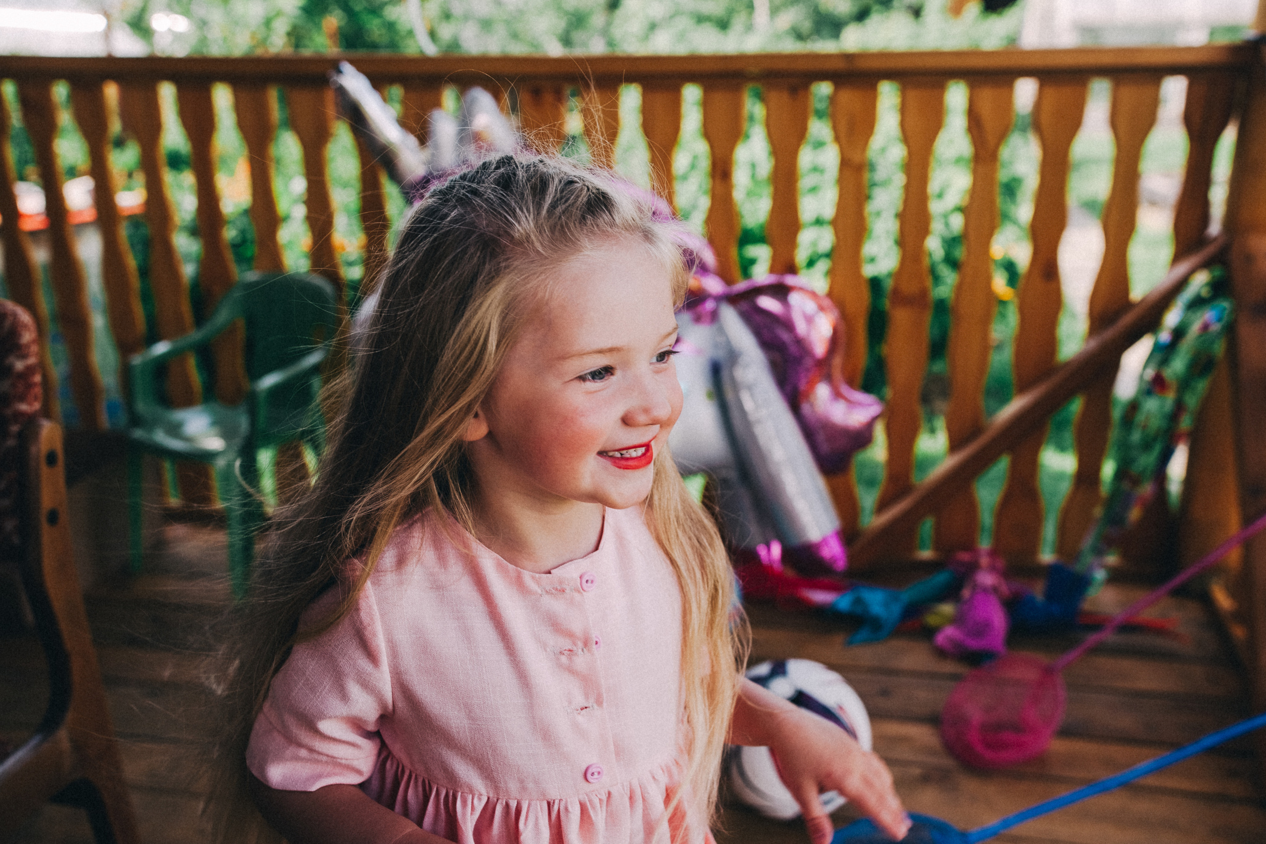 Ульяше 5 лет. Дачный деньрожденский день. Семейный фотограф, фотограф родов, репортажей фотограф в Санкт-Петербу