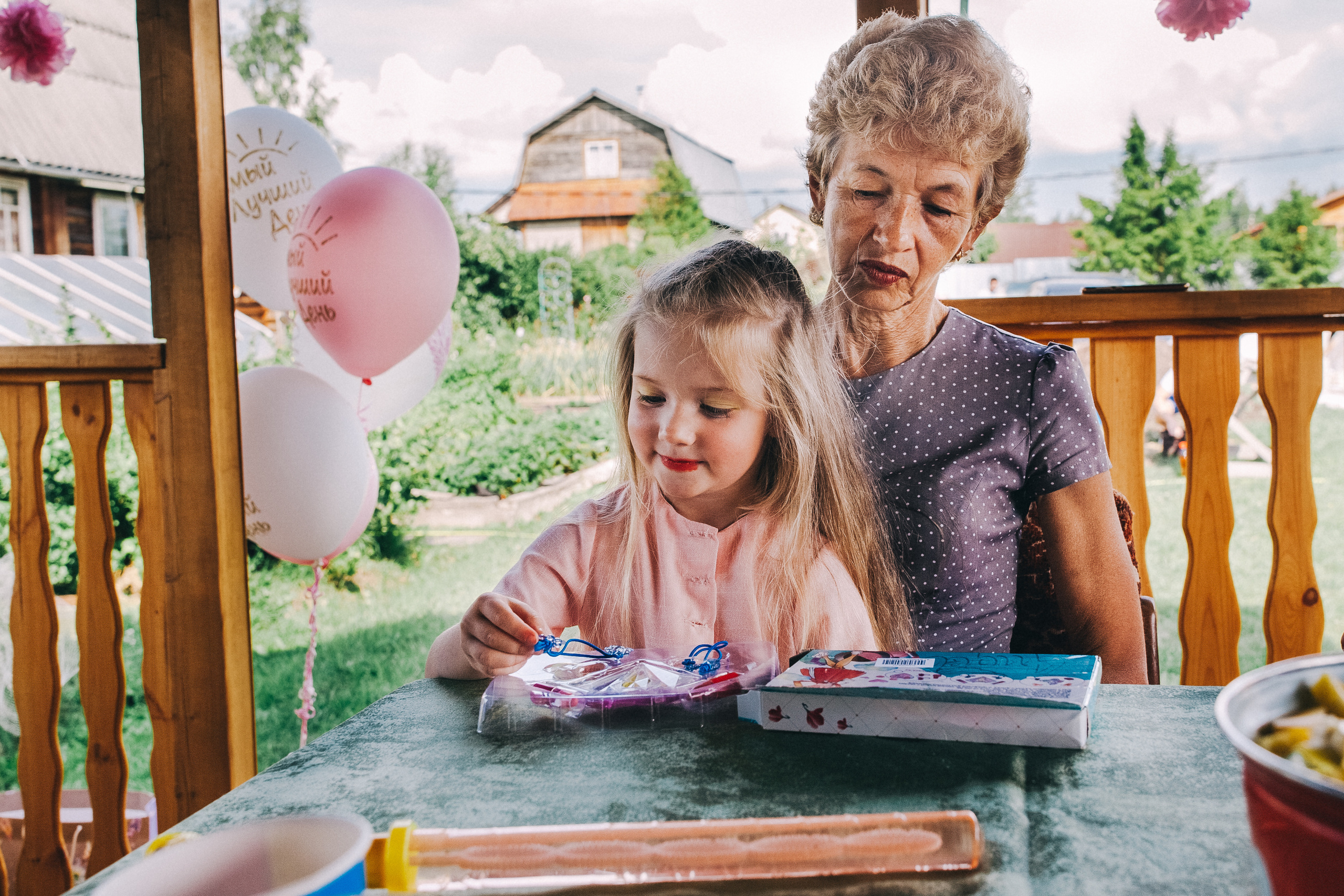 Ульяше 5 лет. Дачный деньрожденский день. Семейный фотограф, фотограф родов, репортажей фотограф в Санкт-Петербу