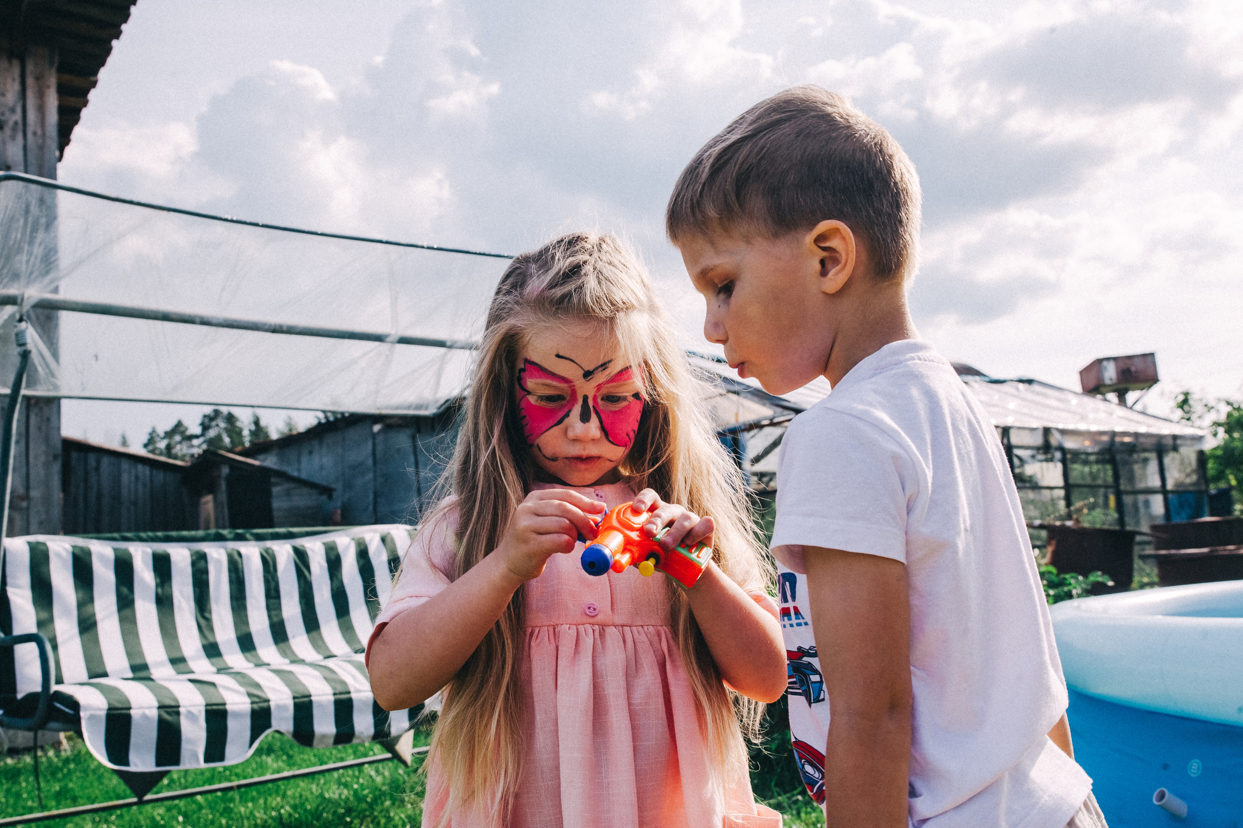 Ульяше 5 лет. Дачный деньрожденский день. Семейный фотограф, фотограф родов, репортажей фотограф в Санкт-Петербу