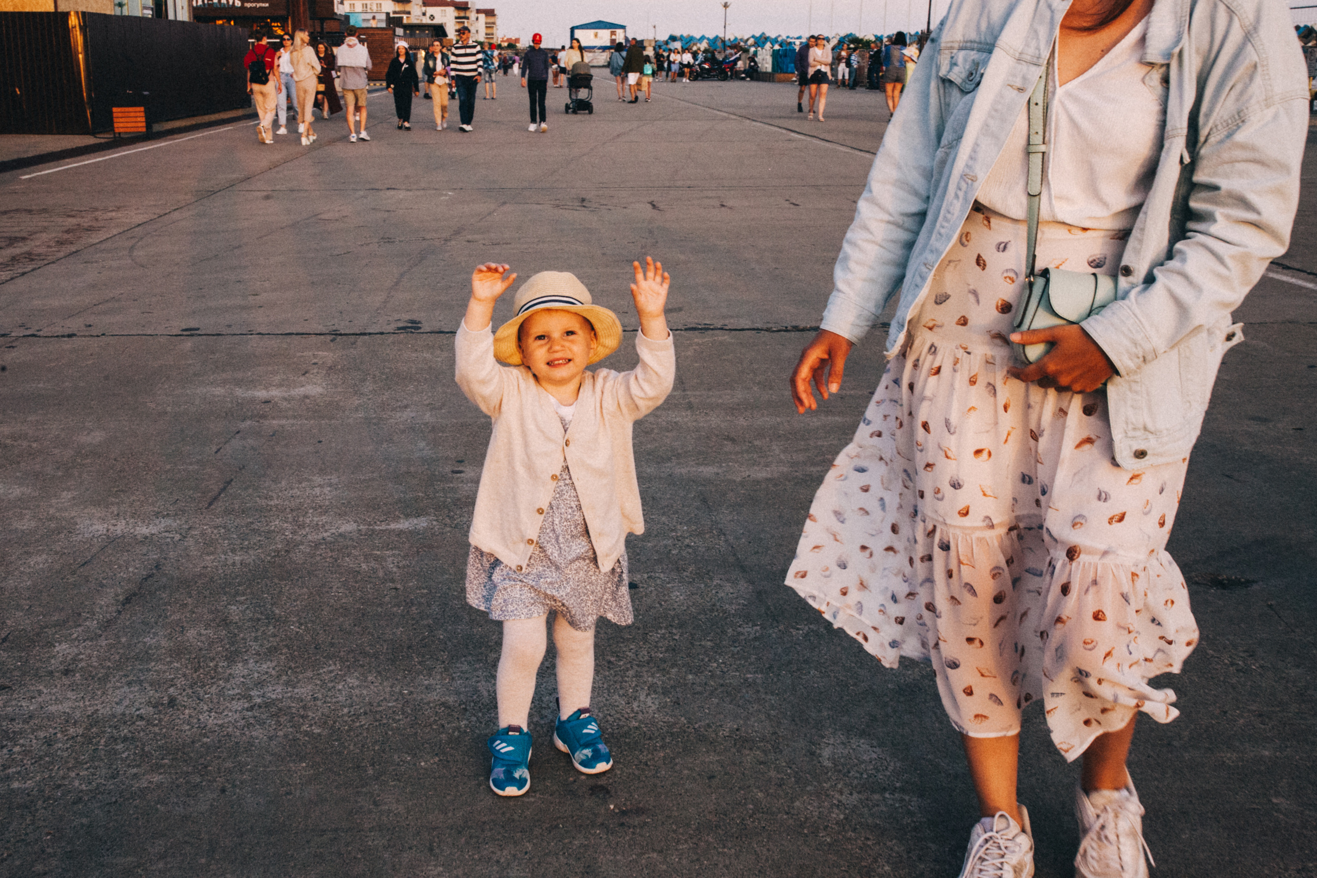 Вася, Маша, Соня. Отпуск в Адлере. Семейный фотограф, фотограф родов, репортажей фотограф в Санкт-Петербу