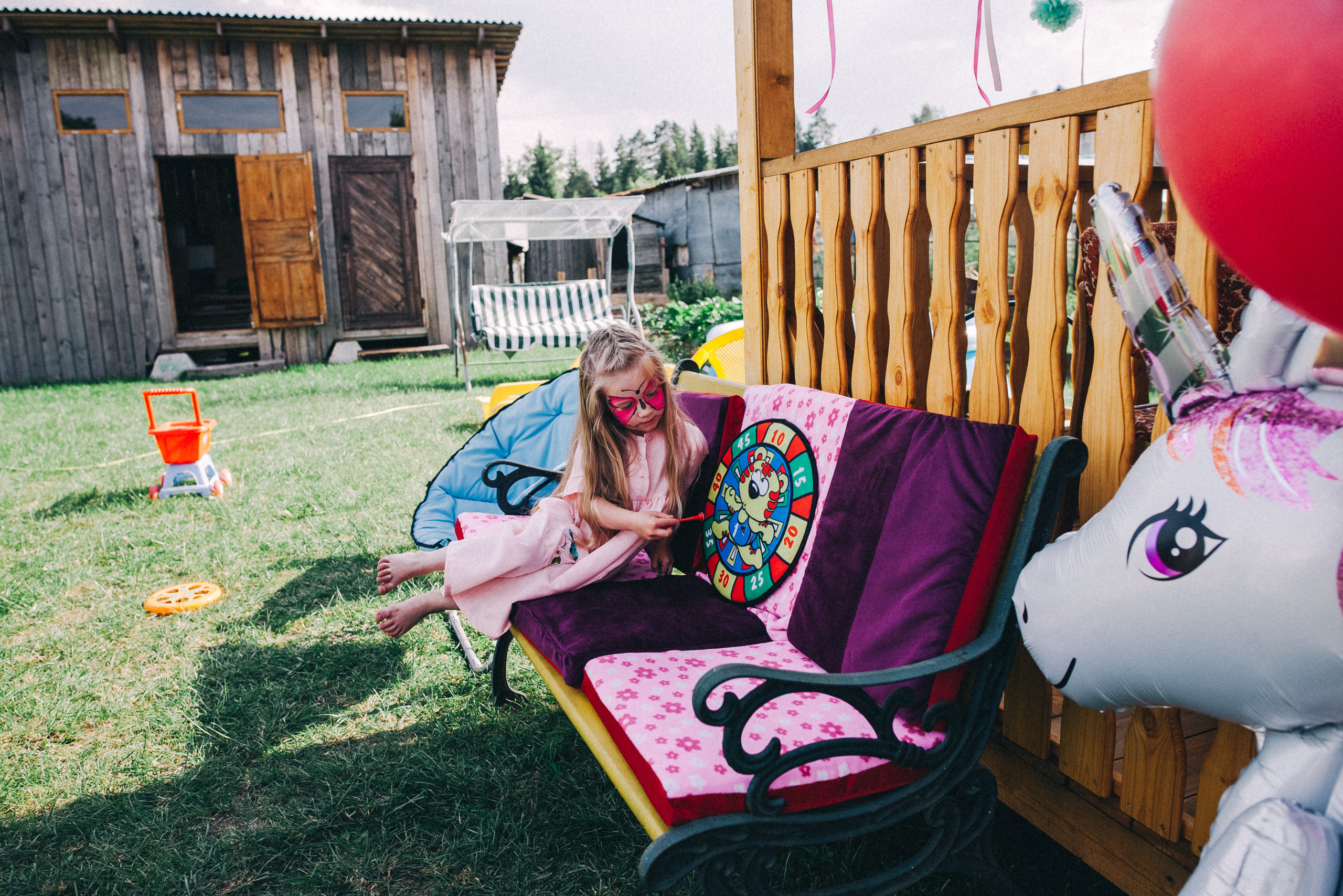 Ульяше 5 лет. Дачный деньрожденский день. Семейный фотограф, фотограф родов, репортажей фотограф в Санкт-Петербу