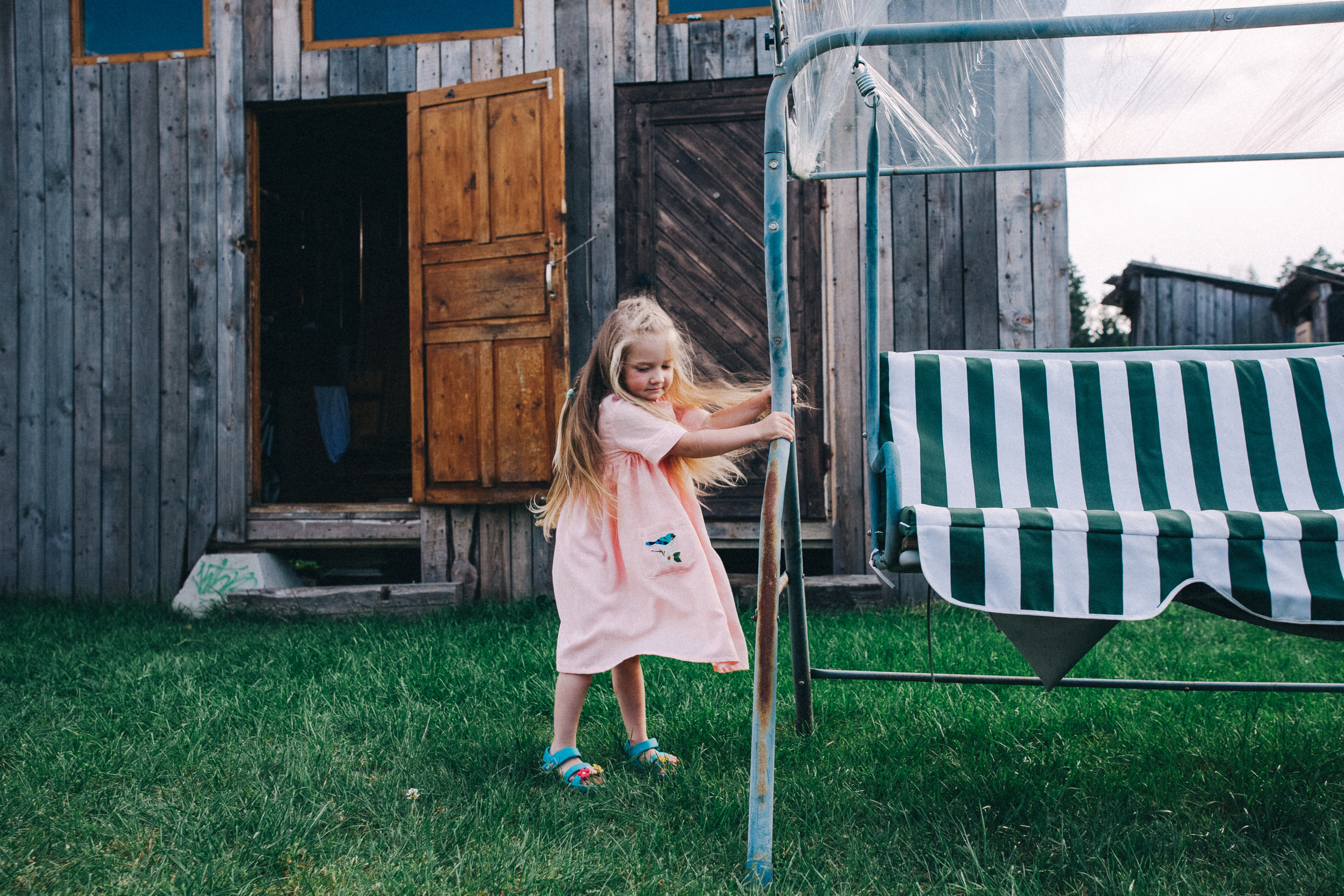 Ульяше 5 лет. Дачный деньрожденский день. Семейный фотограф, фотограф родов, репортажей фотограф в Санкт-Петербу