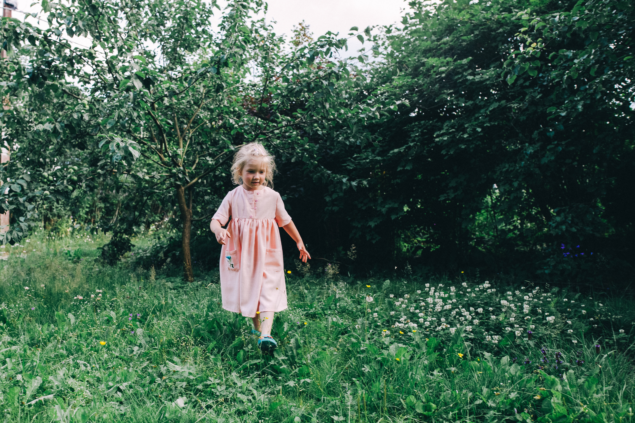 Ульяше 5 лет. Дачный деньрожденский день. Семейный фотограф, фотограф родов, репортажей фотограф в Санкт-Петербу