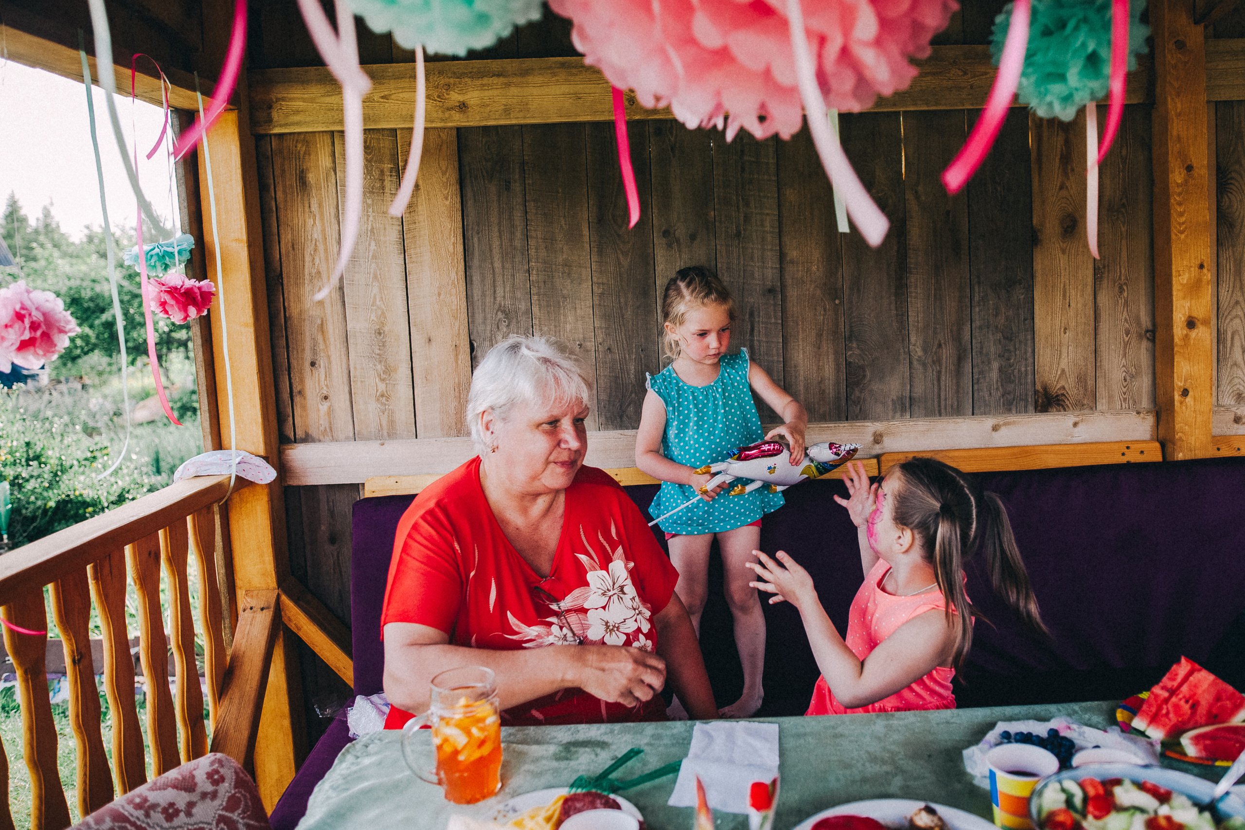 Ульяше 5 лет. Дачный деньрожденский день. Семейный фотограф, фотограф родов, репортажей фотограф в Санкт-Петербу