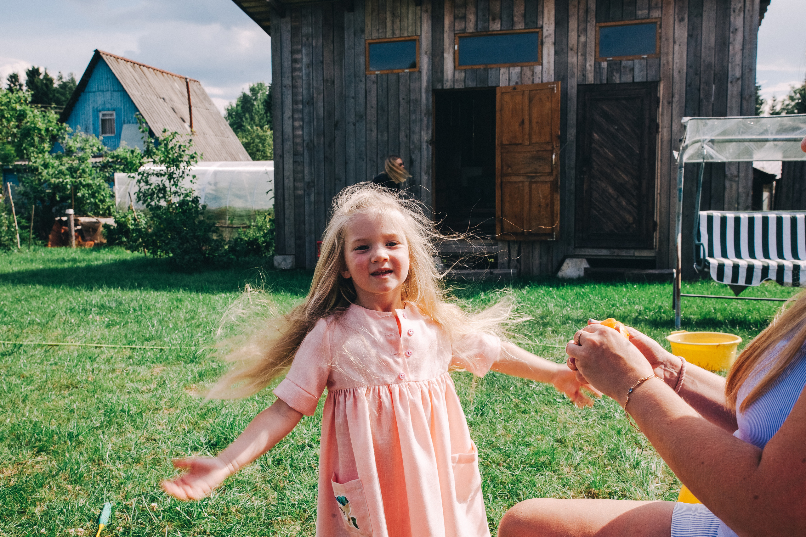 Ульяше 5 лет. Дачный деньрожденский день. Семейный фотограф, фотограф родов, репортажей фотограф в Санкт-Петербу